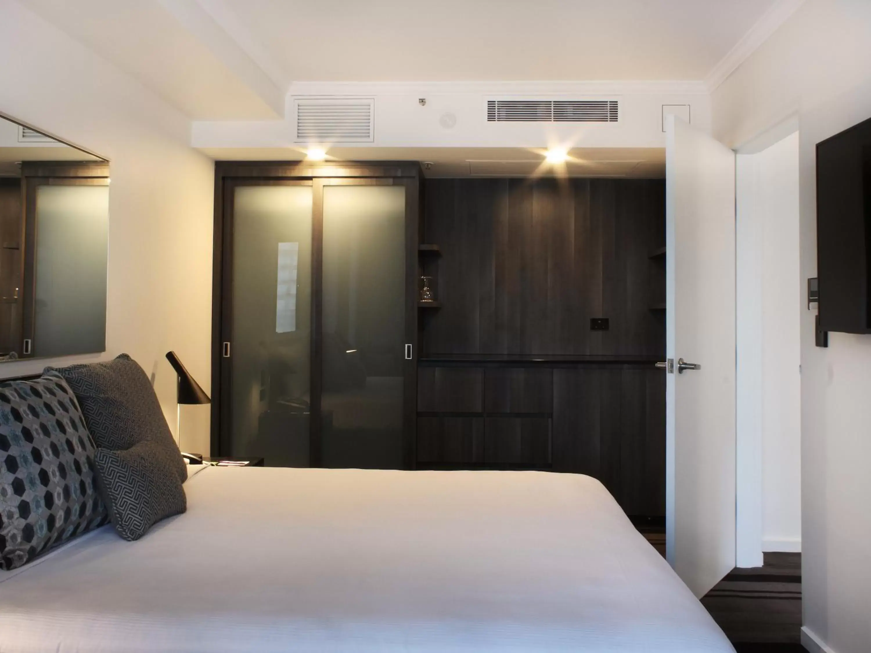 Area and facilities, Bed in Mercure Sydney