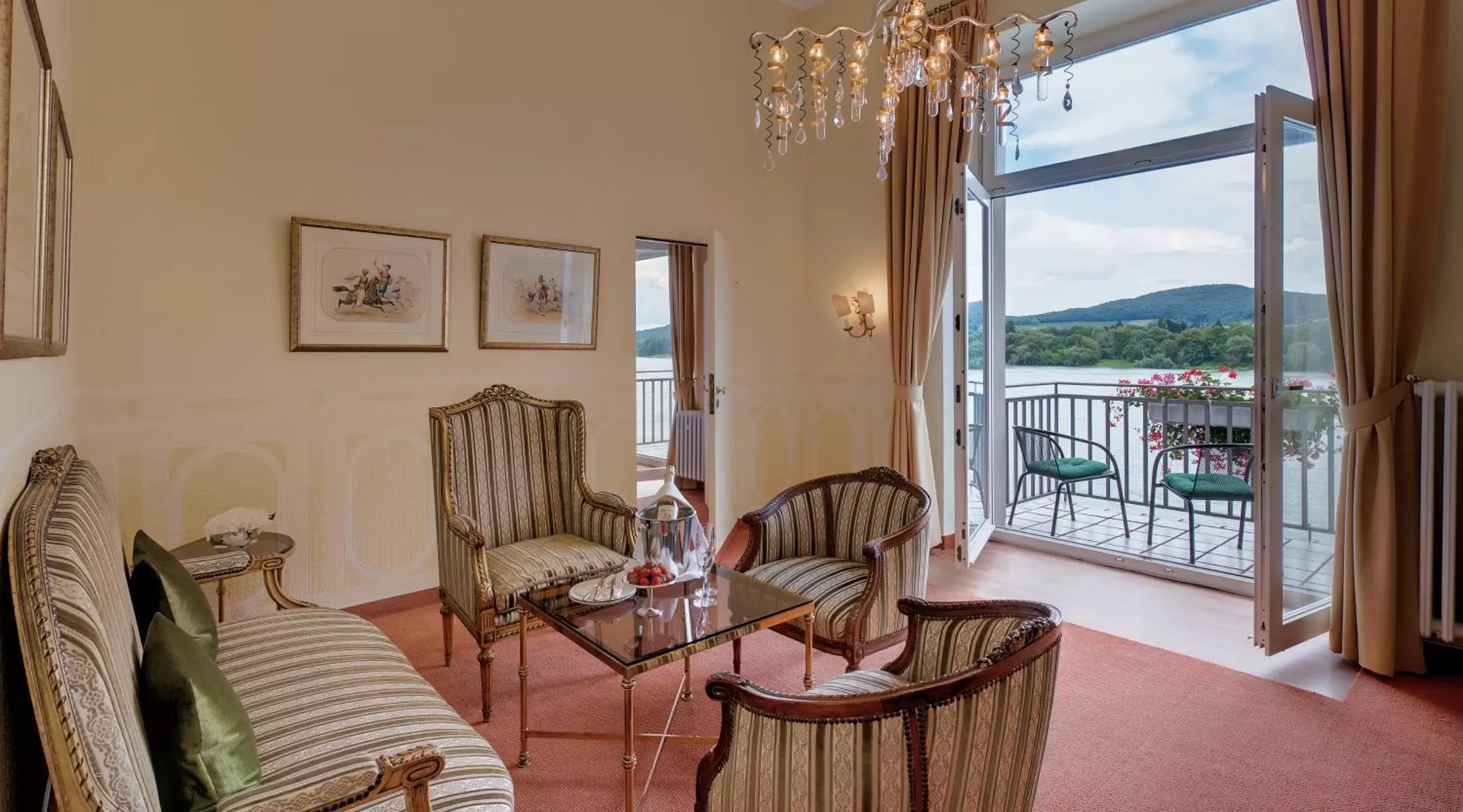 Living room, Seating Area in Rheinhotel Dreesen