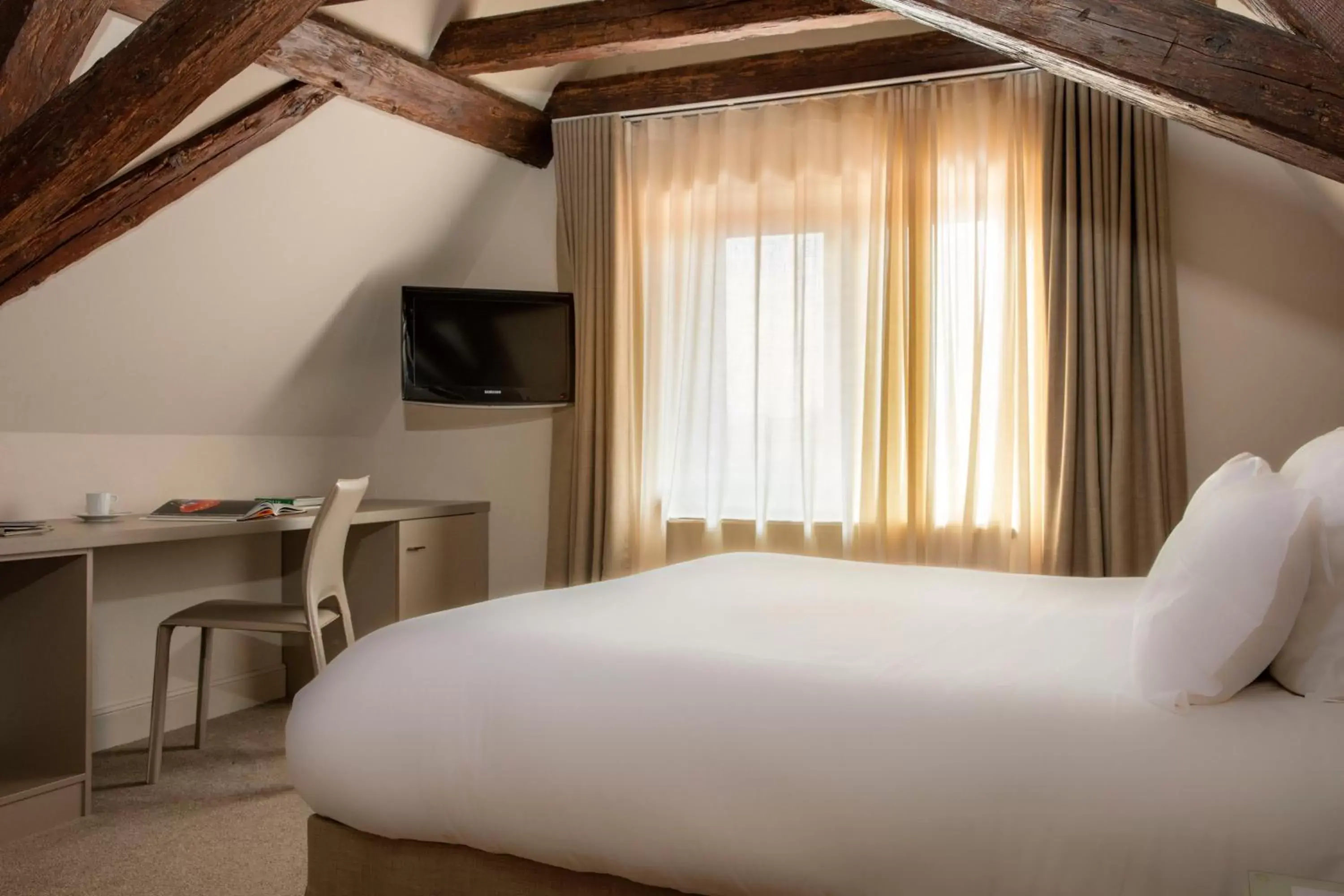 Bed in Relais & Châteaux La Maison Des Têtes Bed in Relais & Châteaux La Maison Des Têtes