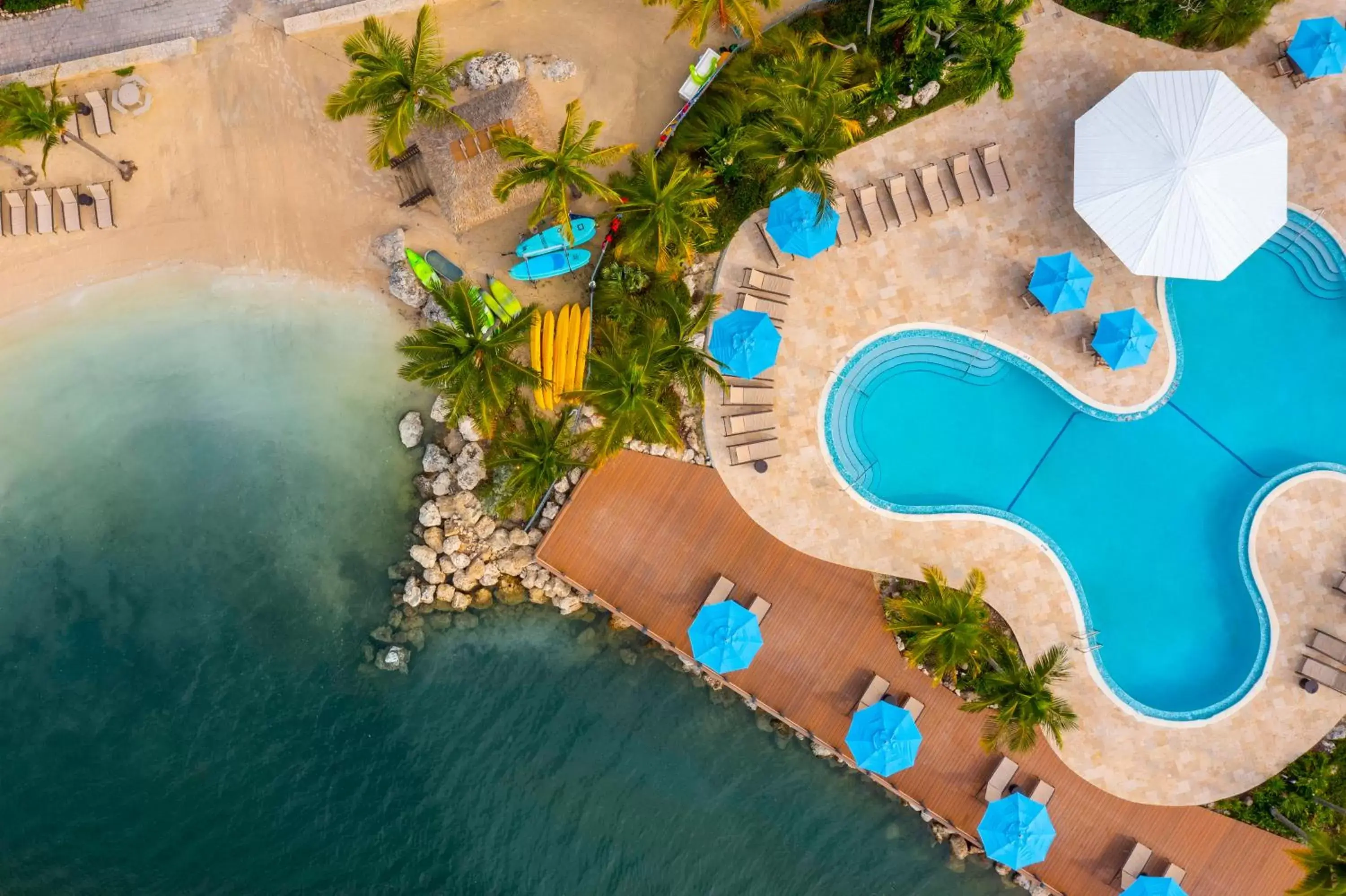 Swimming pool, Bird's-eye View in Postcard Inn Beach Resort & Marina