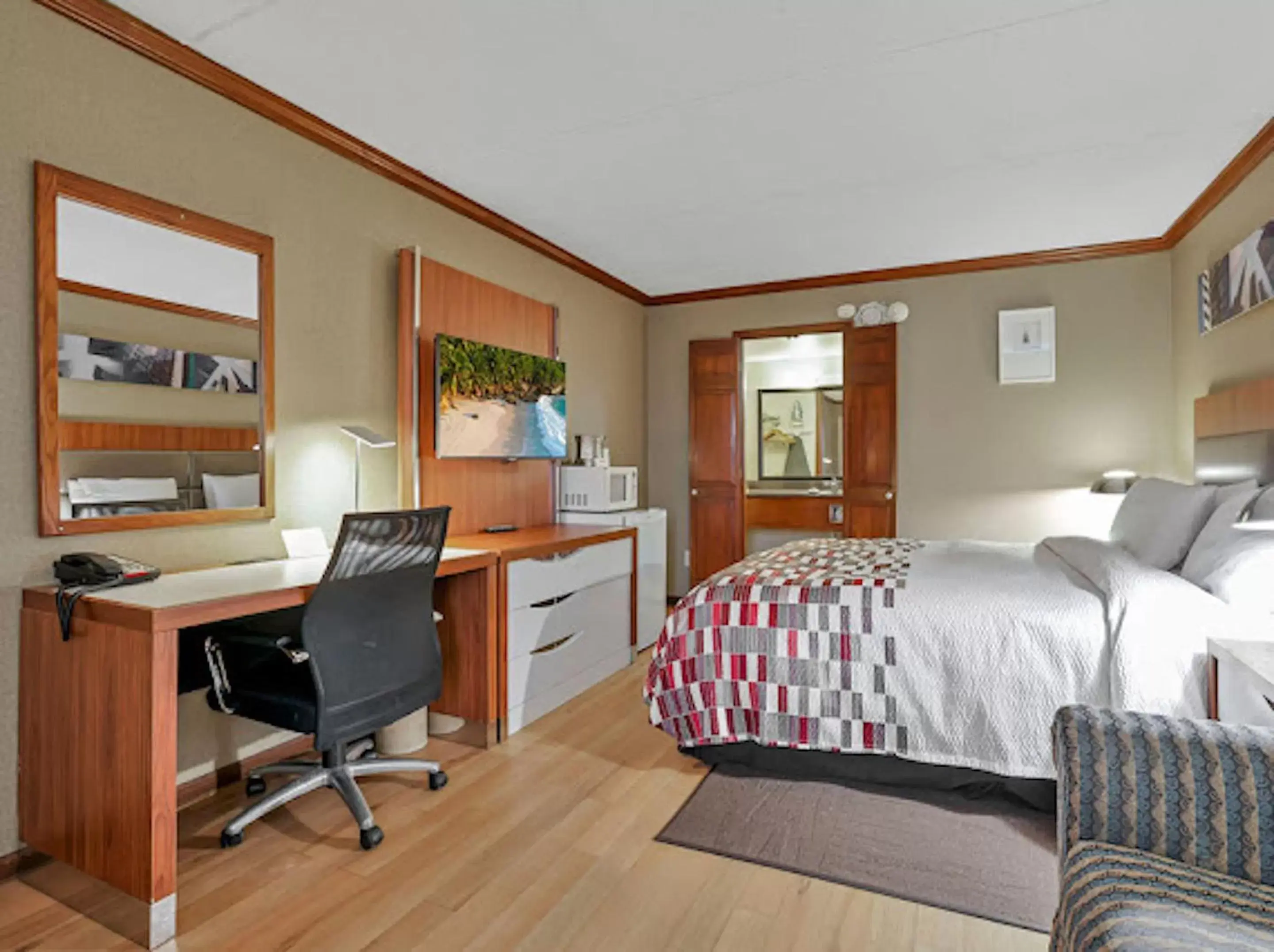 Bedroom in Red Roof Inn Uhrichsville