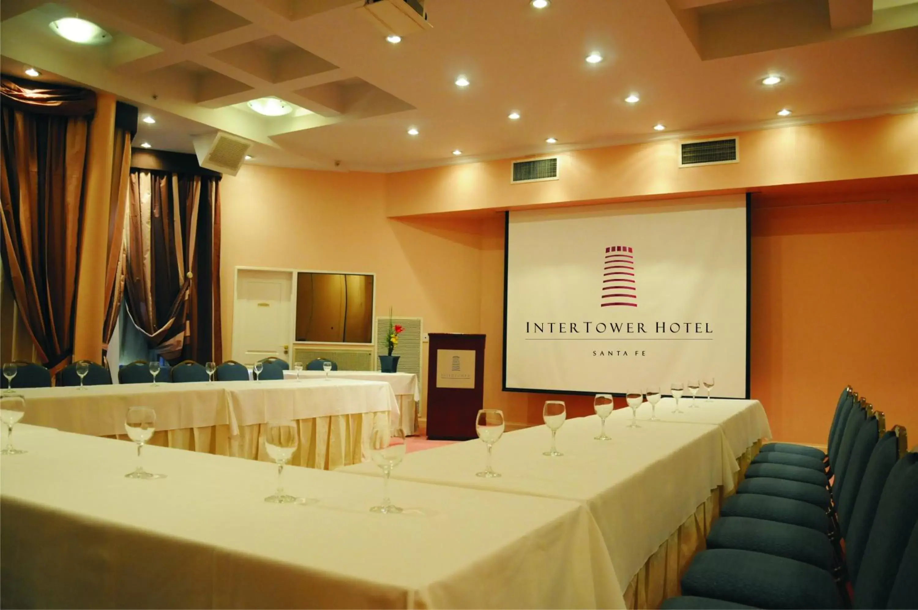 Business facilities in InterTower Hotel