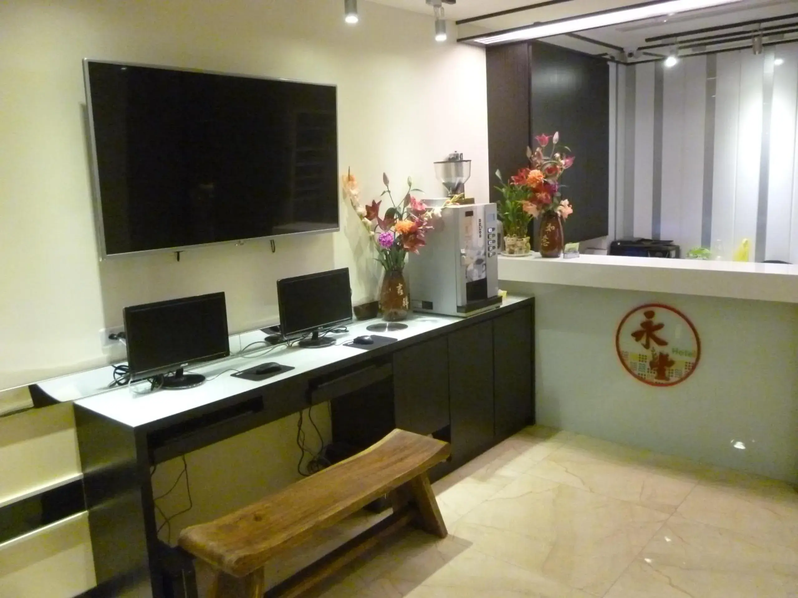 Business facilities, TV/Entertainment Center in Yung Feng Hotel