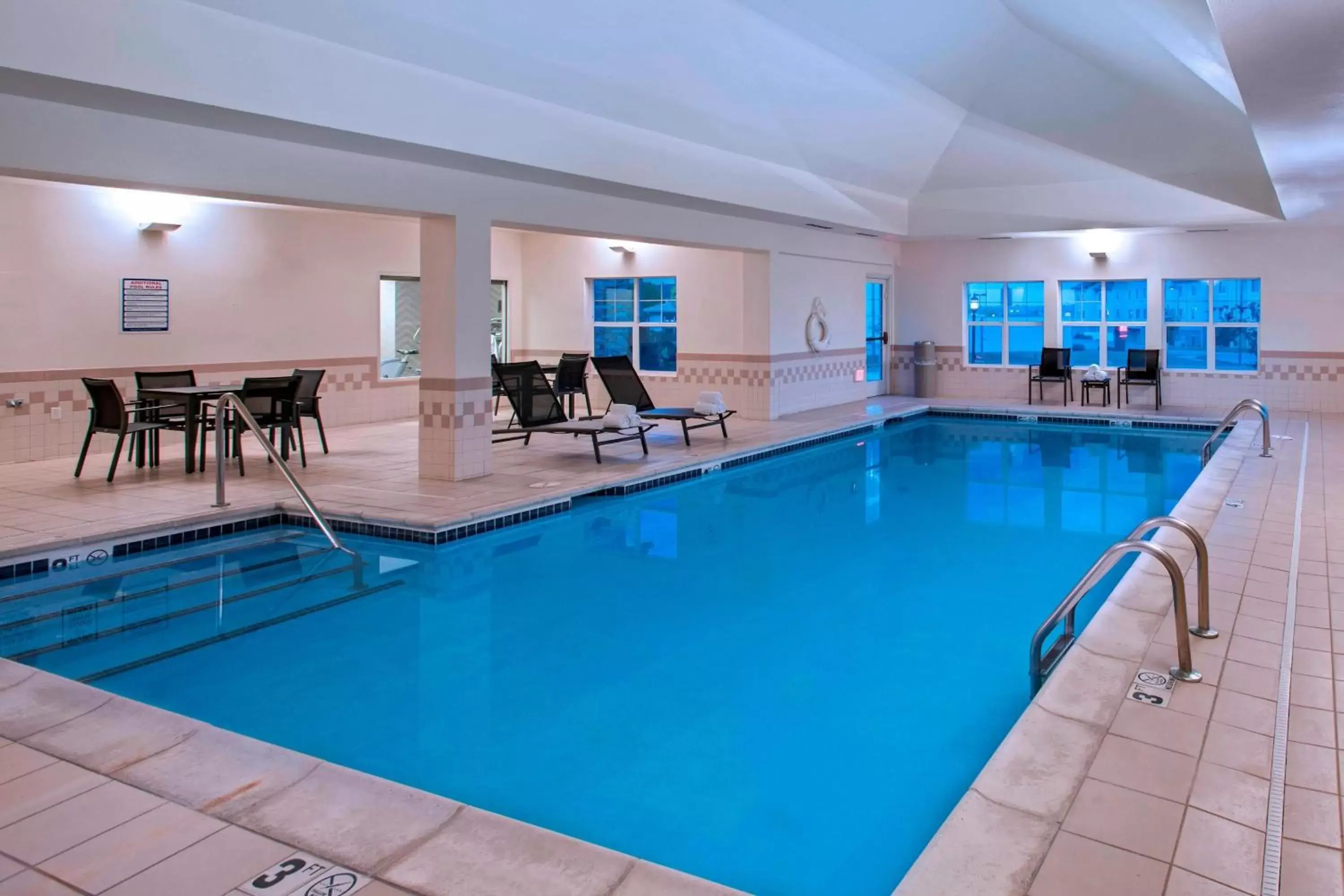 Swimming Pool in Residence Inn Columbia