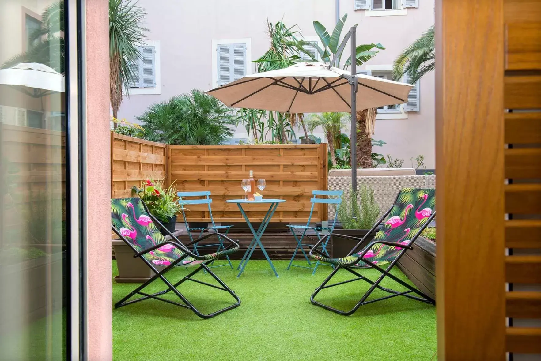 Patio in Hotel Beau Rivage