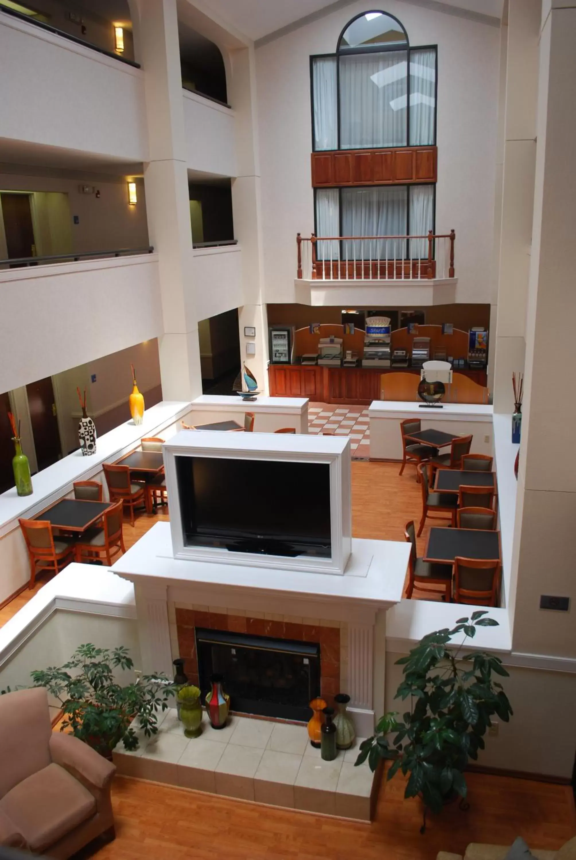 Lobby or reception in Holiday Inn Express & Suites Milton East I-10, an IHG Hotel