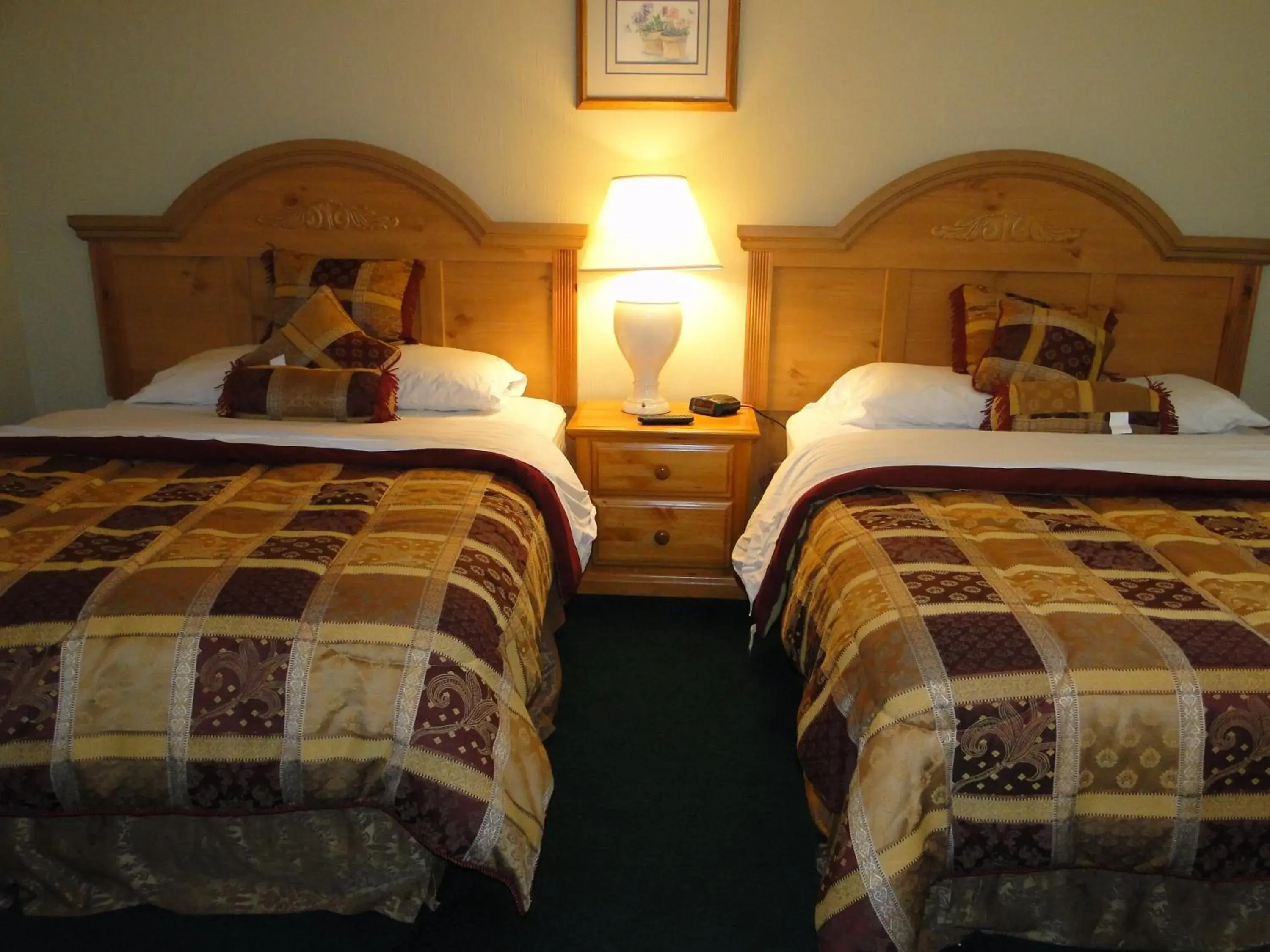 Bedroom, Bed in Ocean Shores Inn & Suites