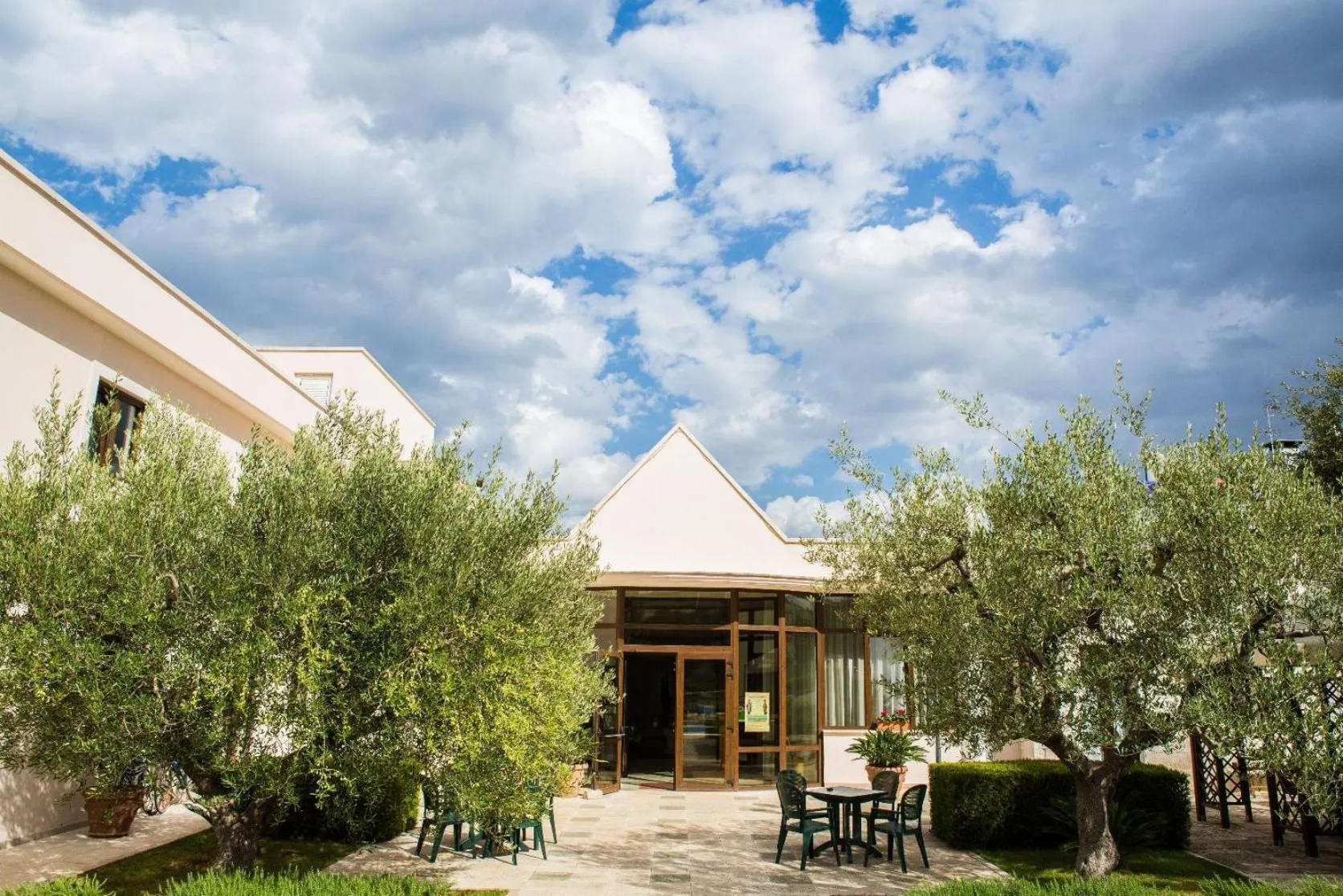 Facade/entrance in Hotel Ramapendula