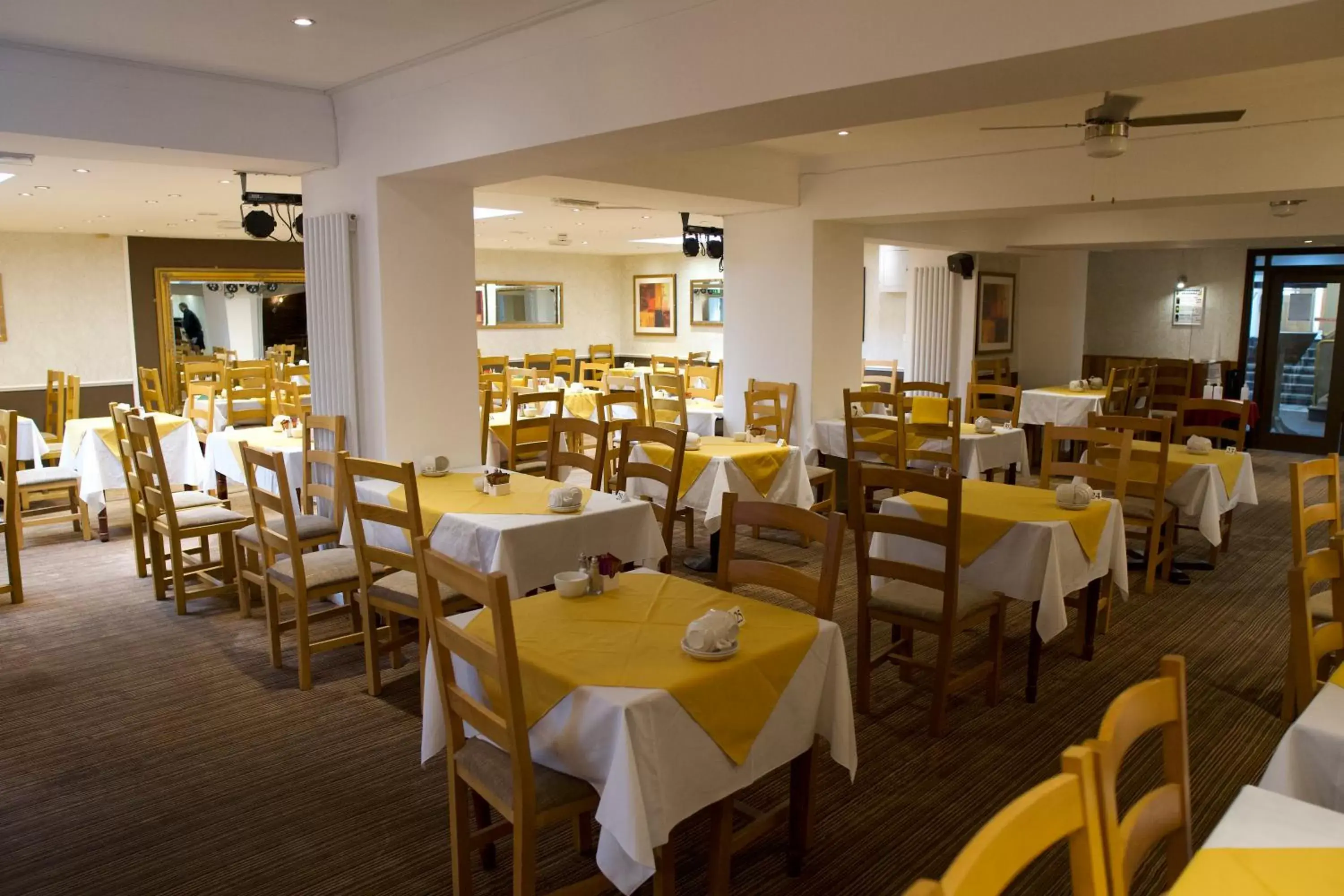 Restaurant/Places to Eat in Royal Seabank Hotel