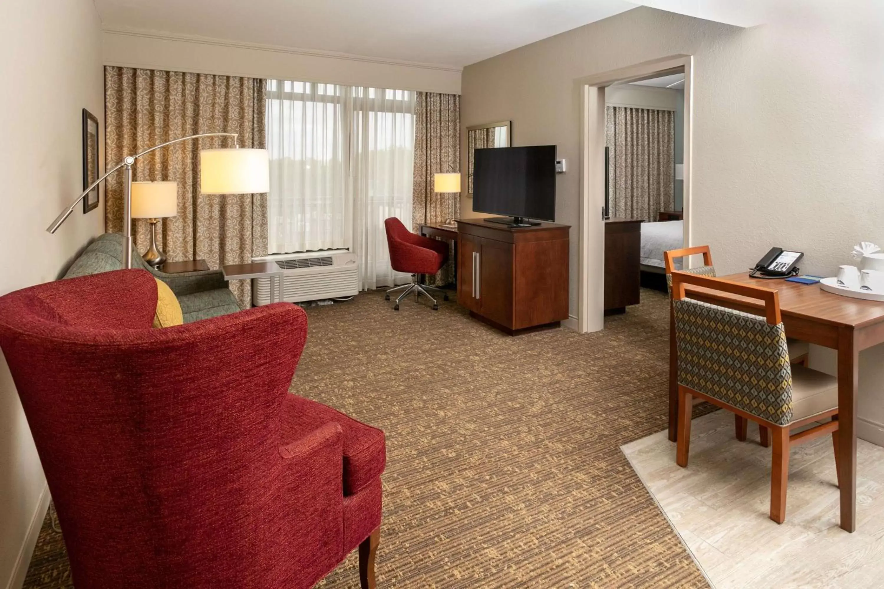 Bedroom, Seating Area in Hampton Inn & Suites Nashville-Green Hills
