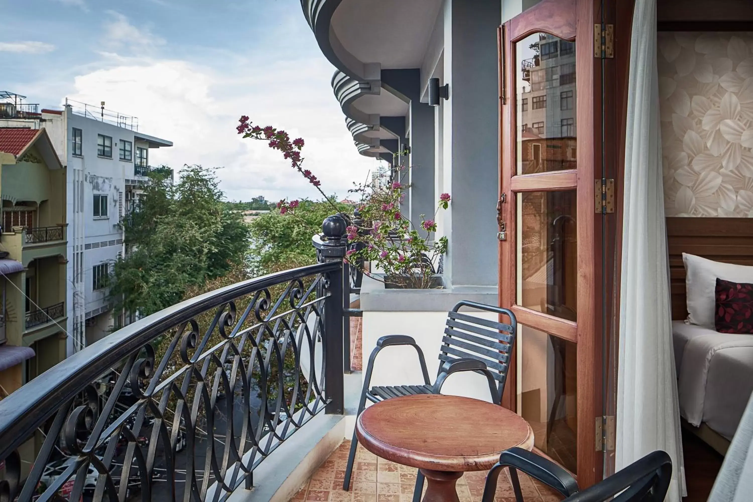 Property building, Balcony/Terrace in Ohana Phnom Penh Palace Hotel