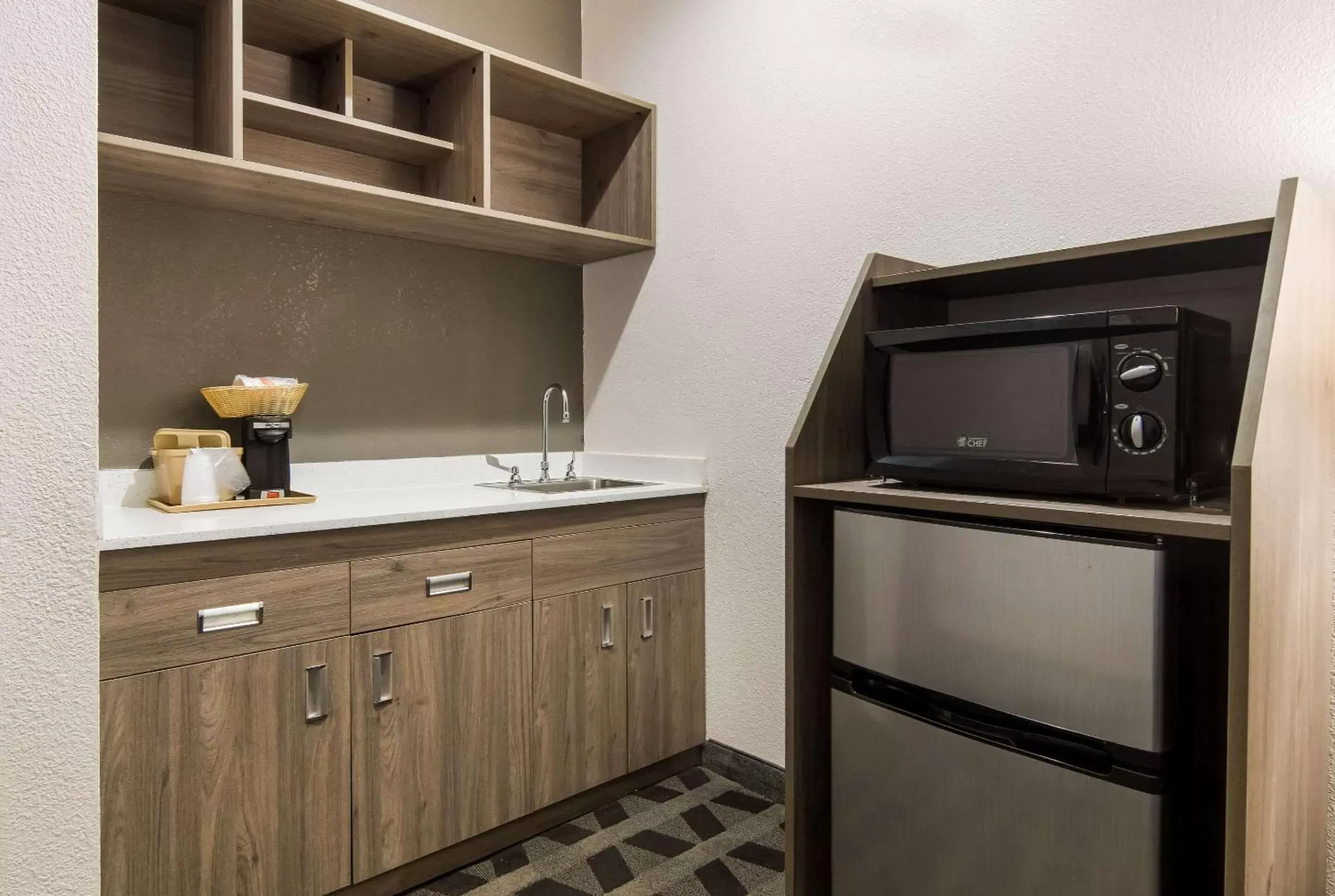 Bedroom, Kitchen/Kitchenette in Quality Inn & Suites