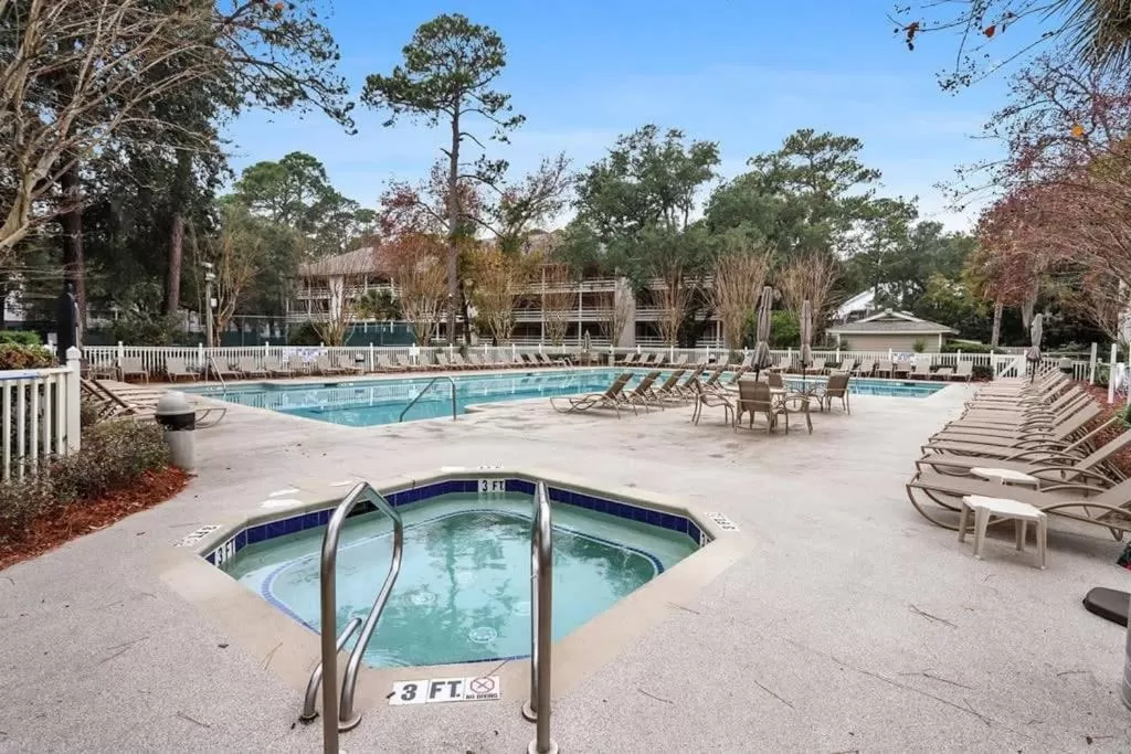 5 stars Peaceful Condo - 7 min walk to the beach