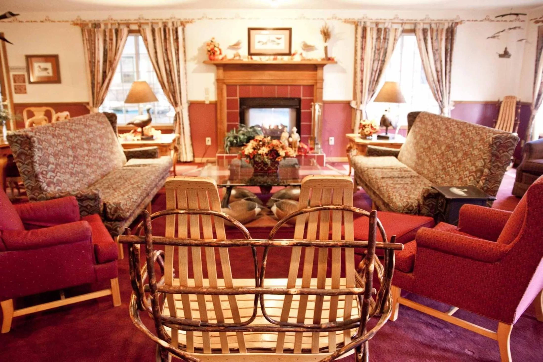 Living room in Baymont by Wyndham Mequon Milwaukee Area