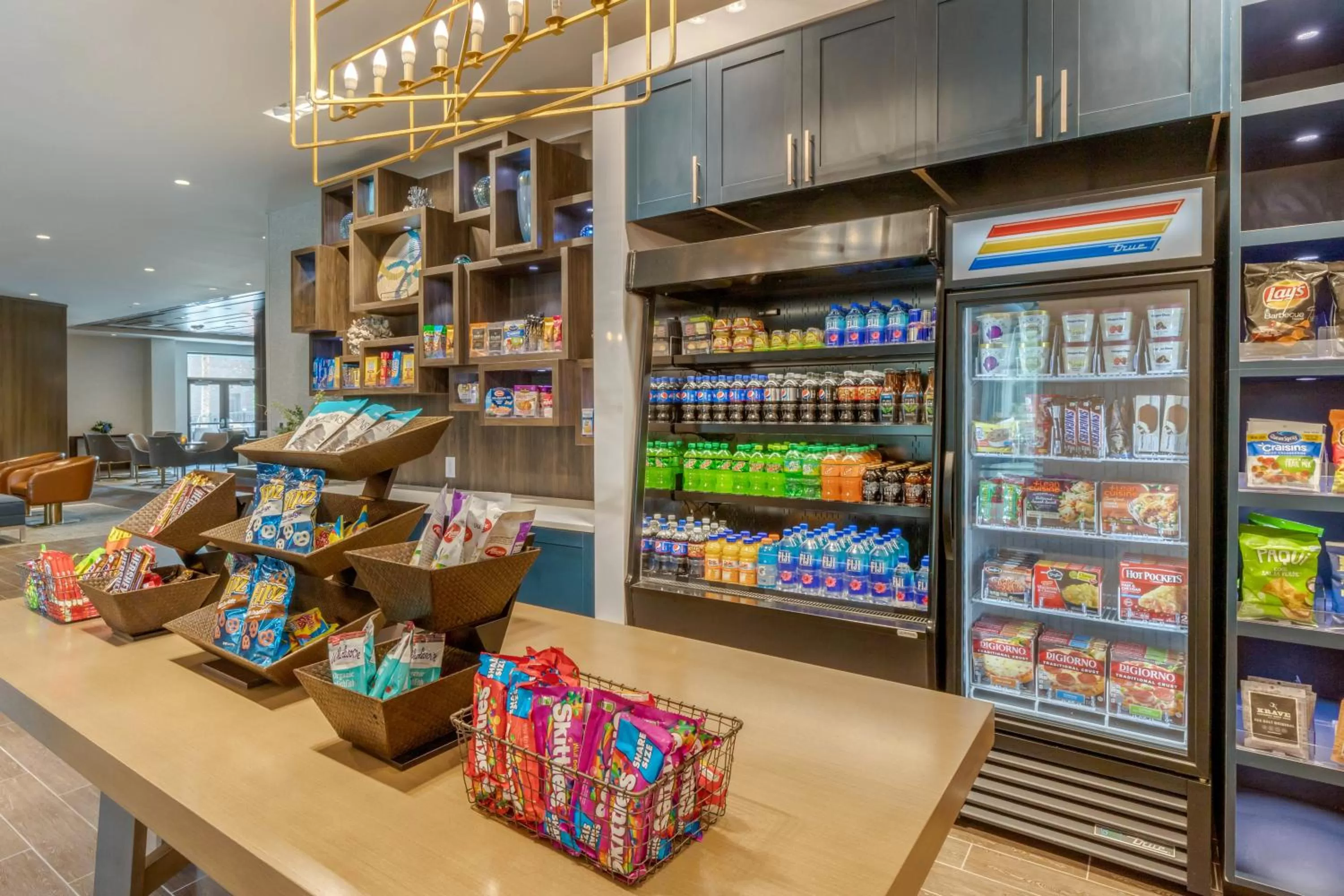 On-site shops in Cambria Hotel Charleston Riverview