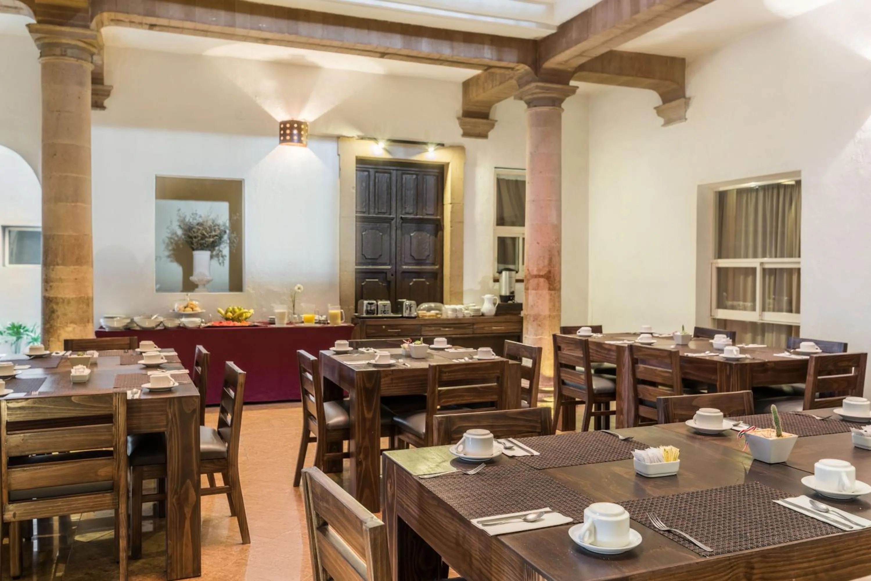 Restaurant/places to eat in Hotel Casa Virreyes