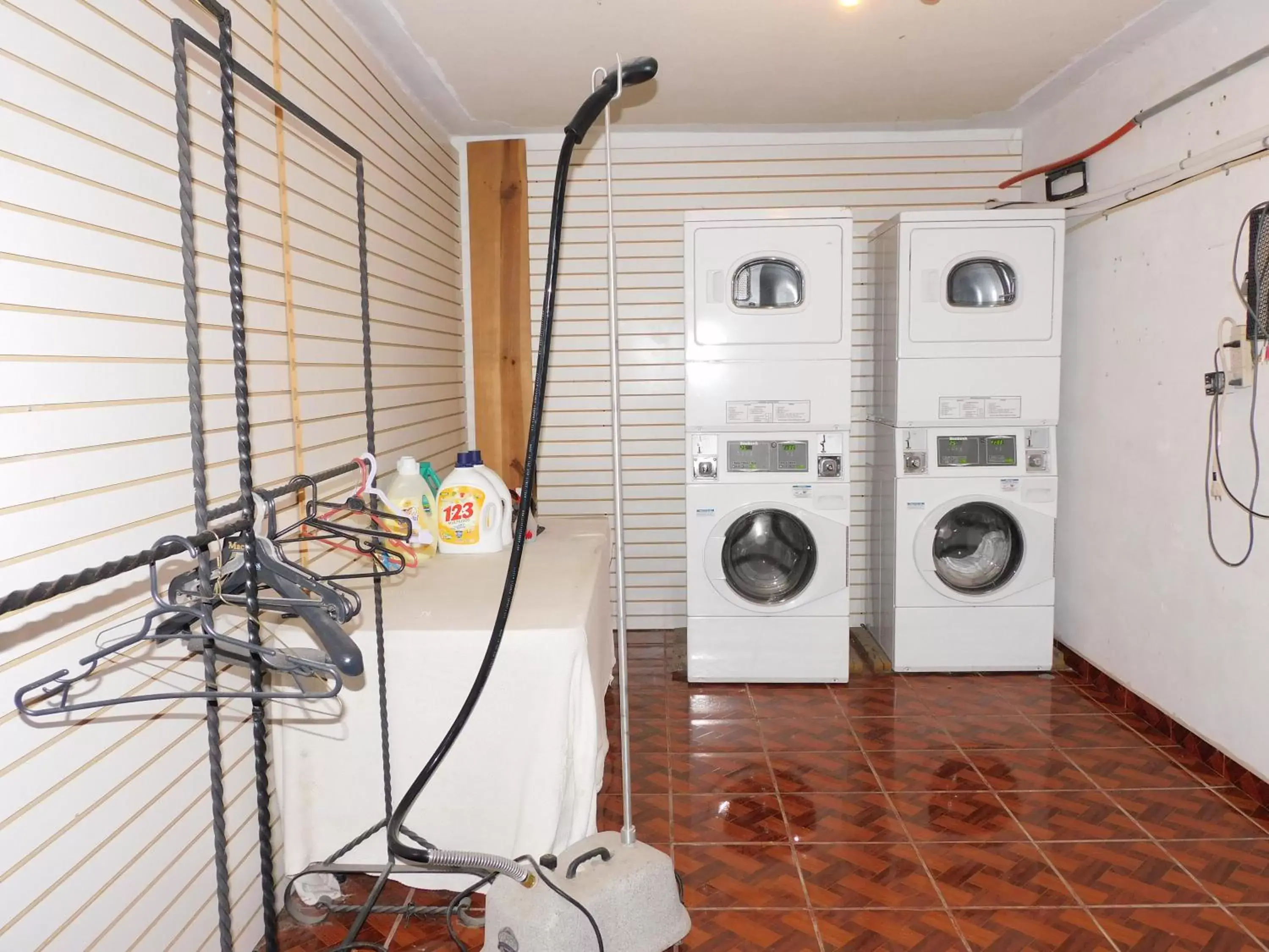 washing machine in Vista Del Sol Apartments