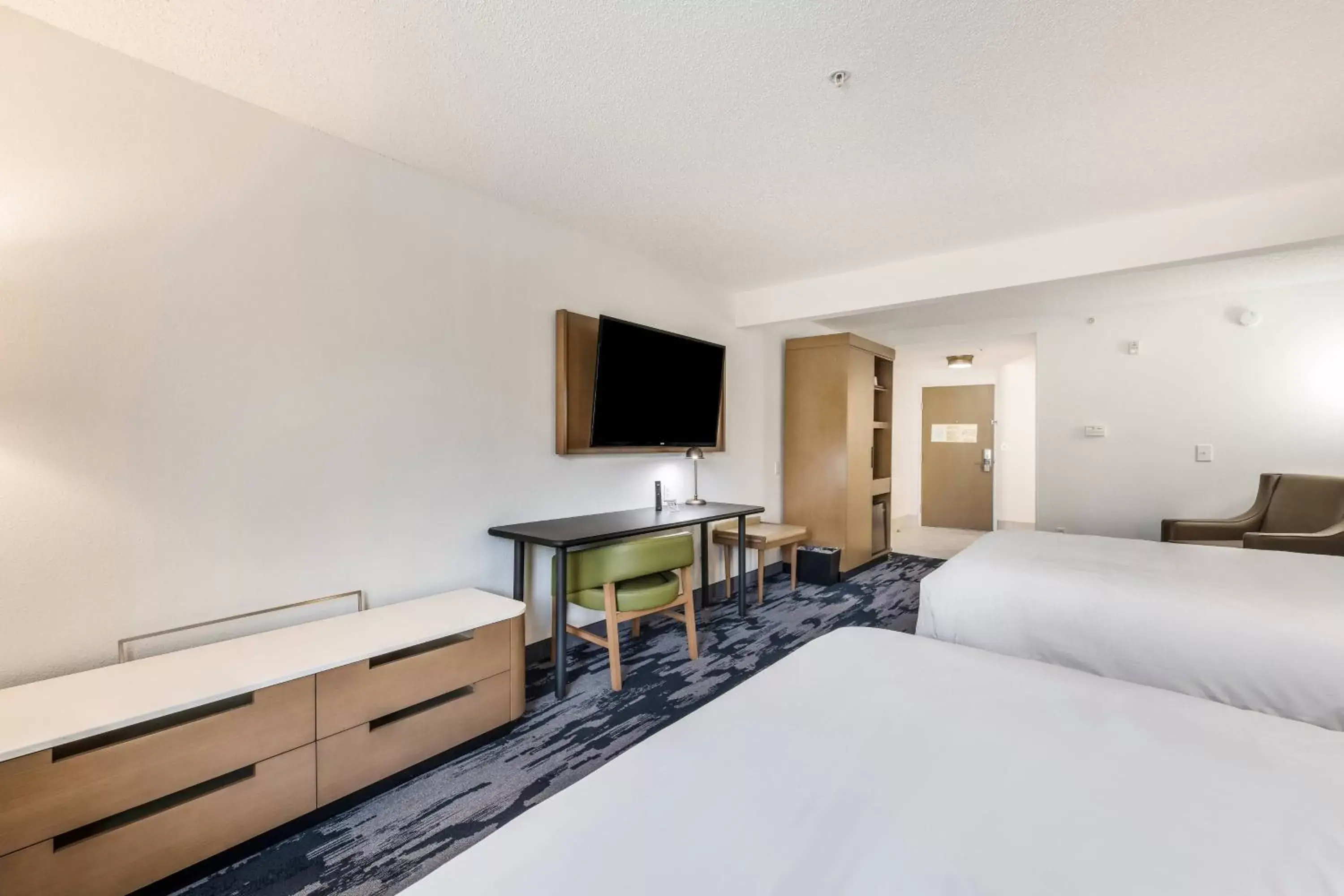 Photo of the whole room, Bed in Fairfield by Marriott Inn & Suites Greensboro Coliseum Area