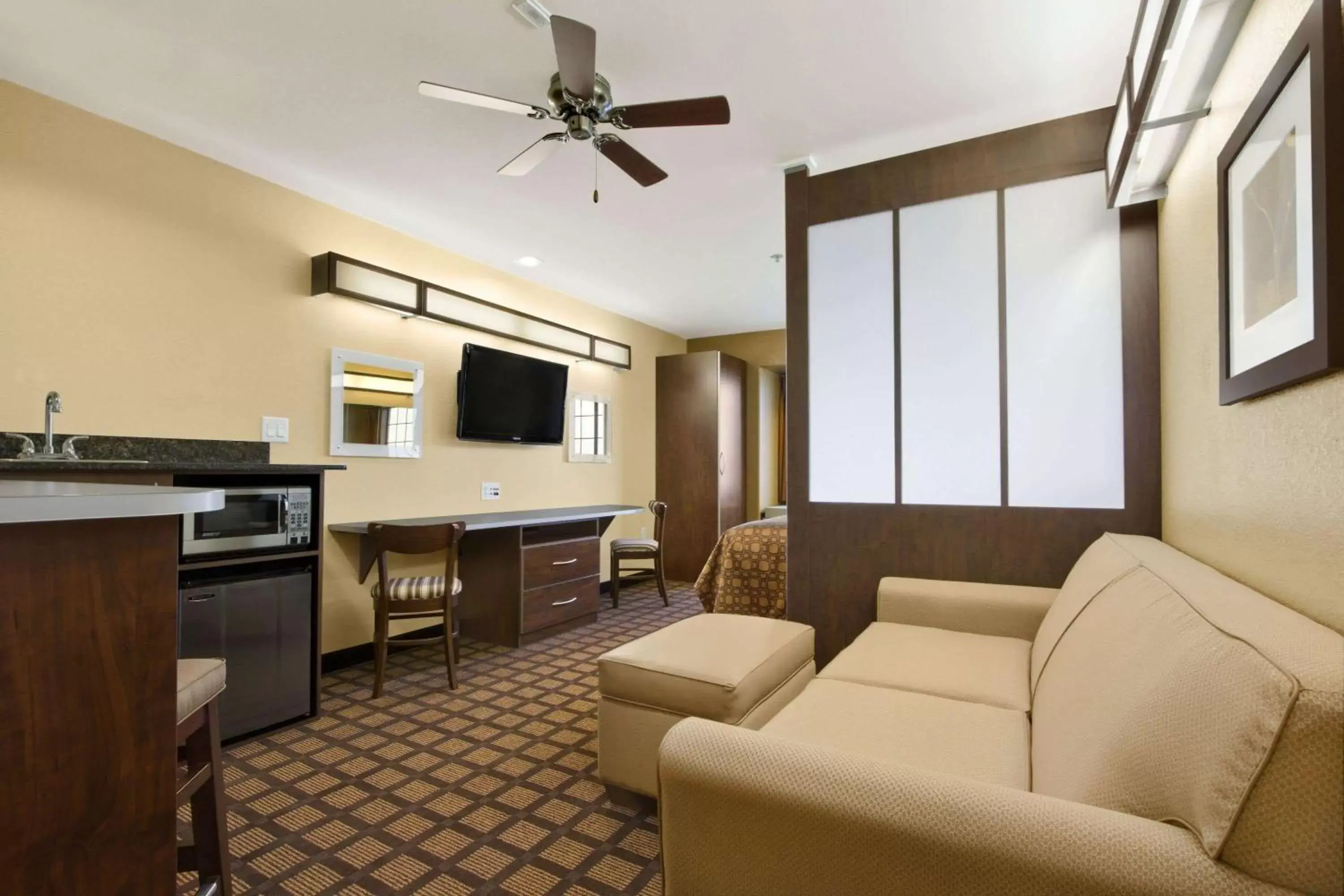 Photo of the whole room, Seating Area in Microtel Inn & Suites by Wyndham Round Rock