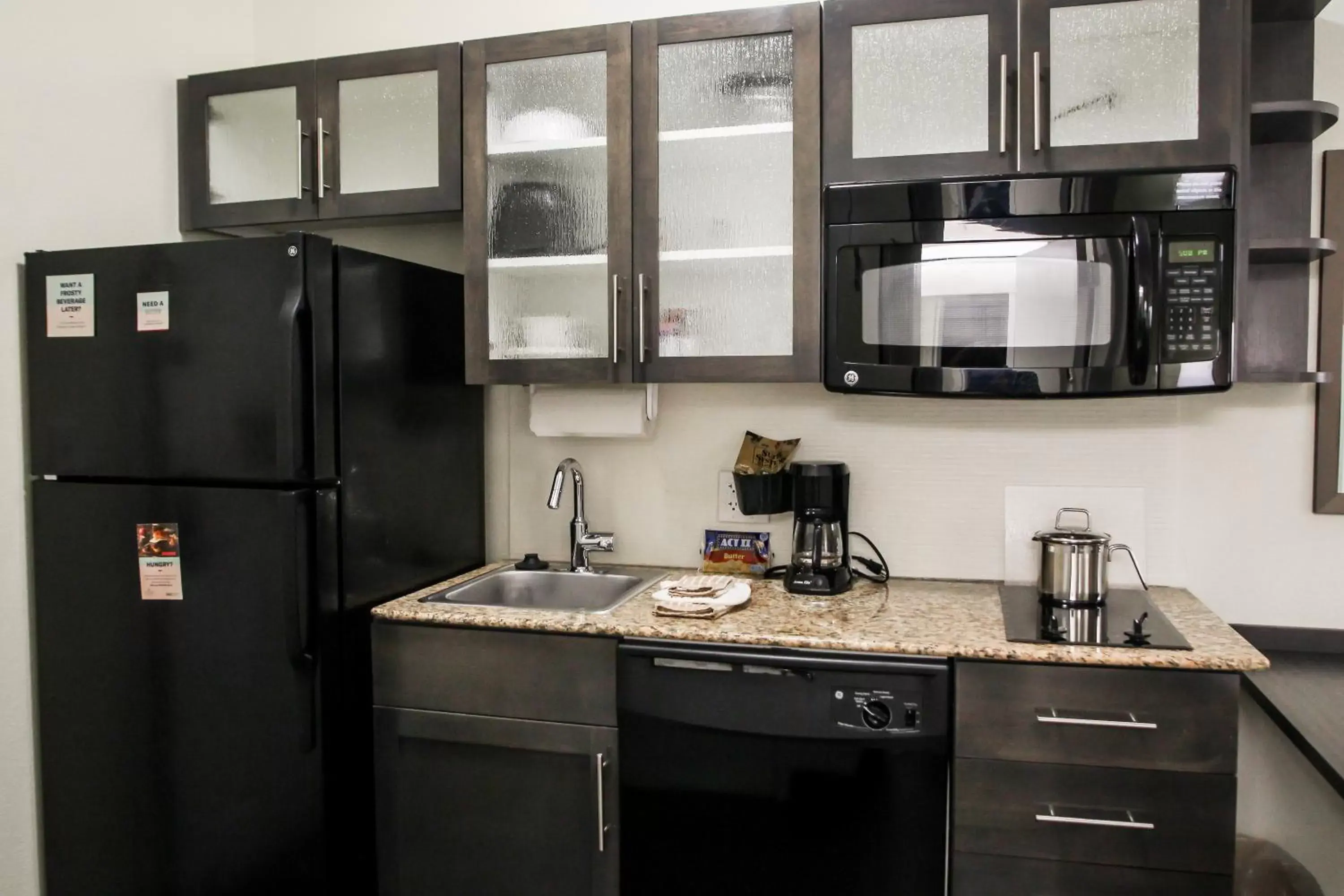 Photo of the whole room, Kitchen/Kitchenette in Candlewood Suites Richmond North-Glen Allen, an IHG Hotel