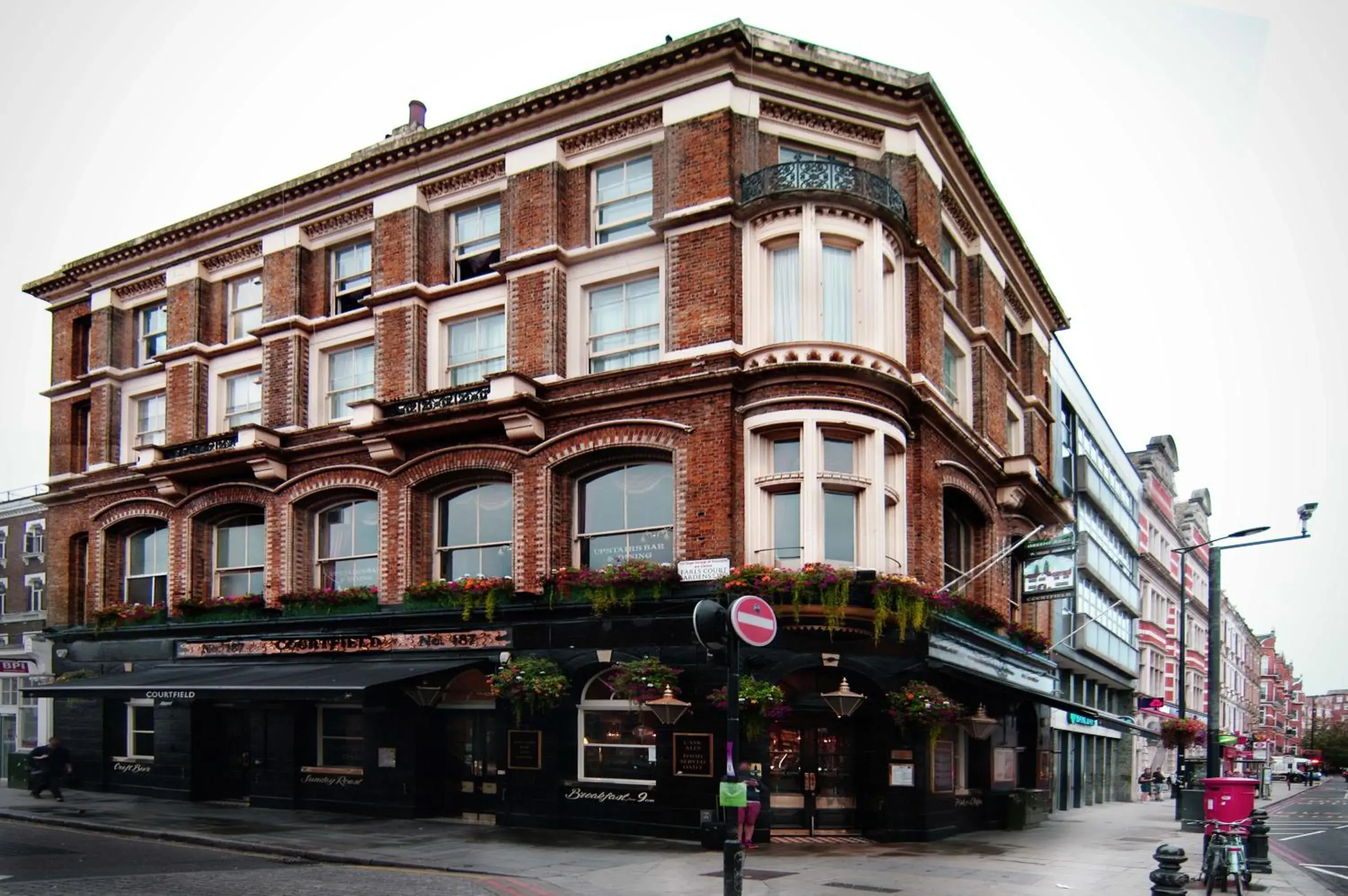 Restaurant/places to eat, Property Building in Westbury Hotel Kensington