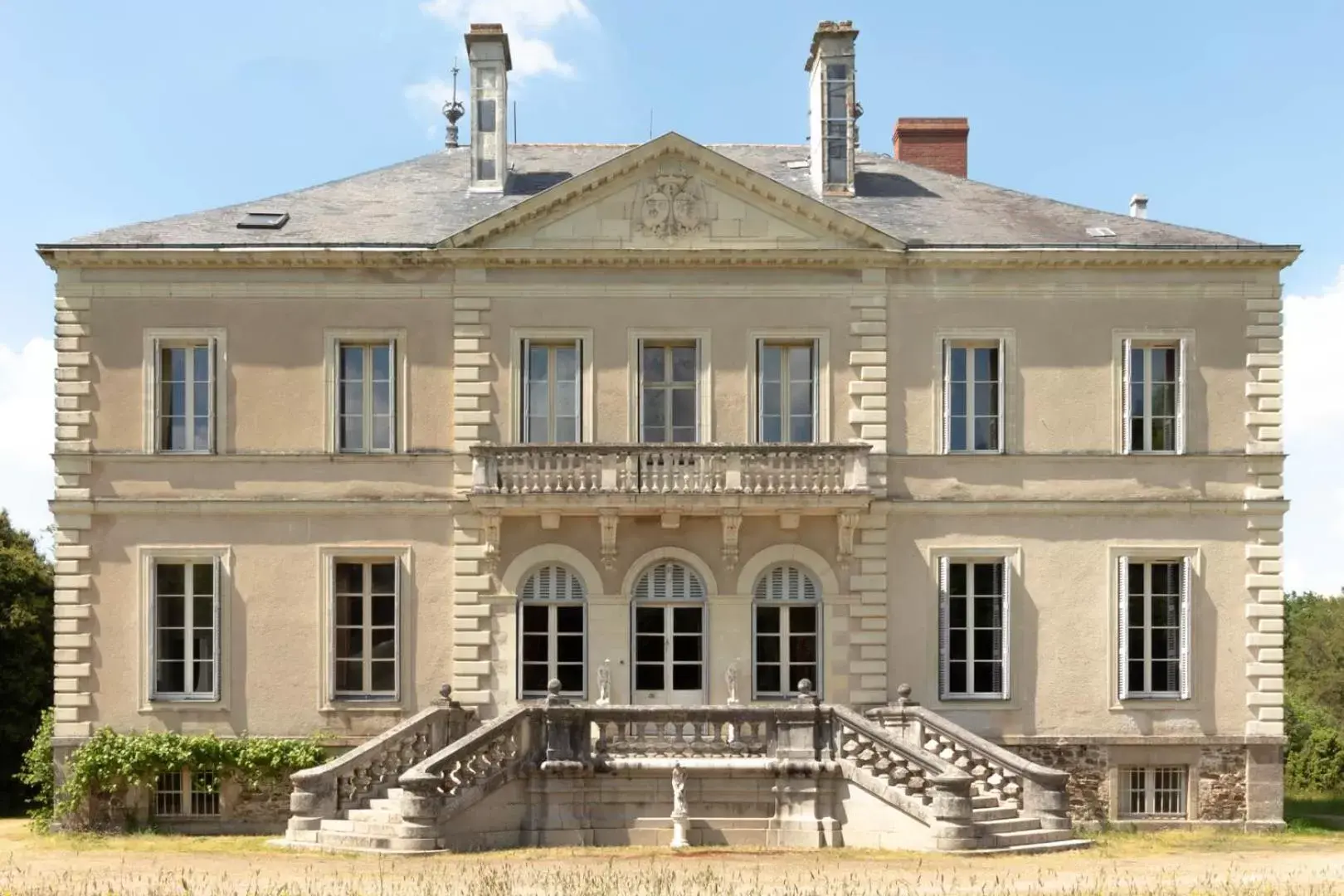 Property Building in Chateau du Hallay