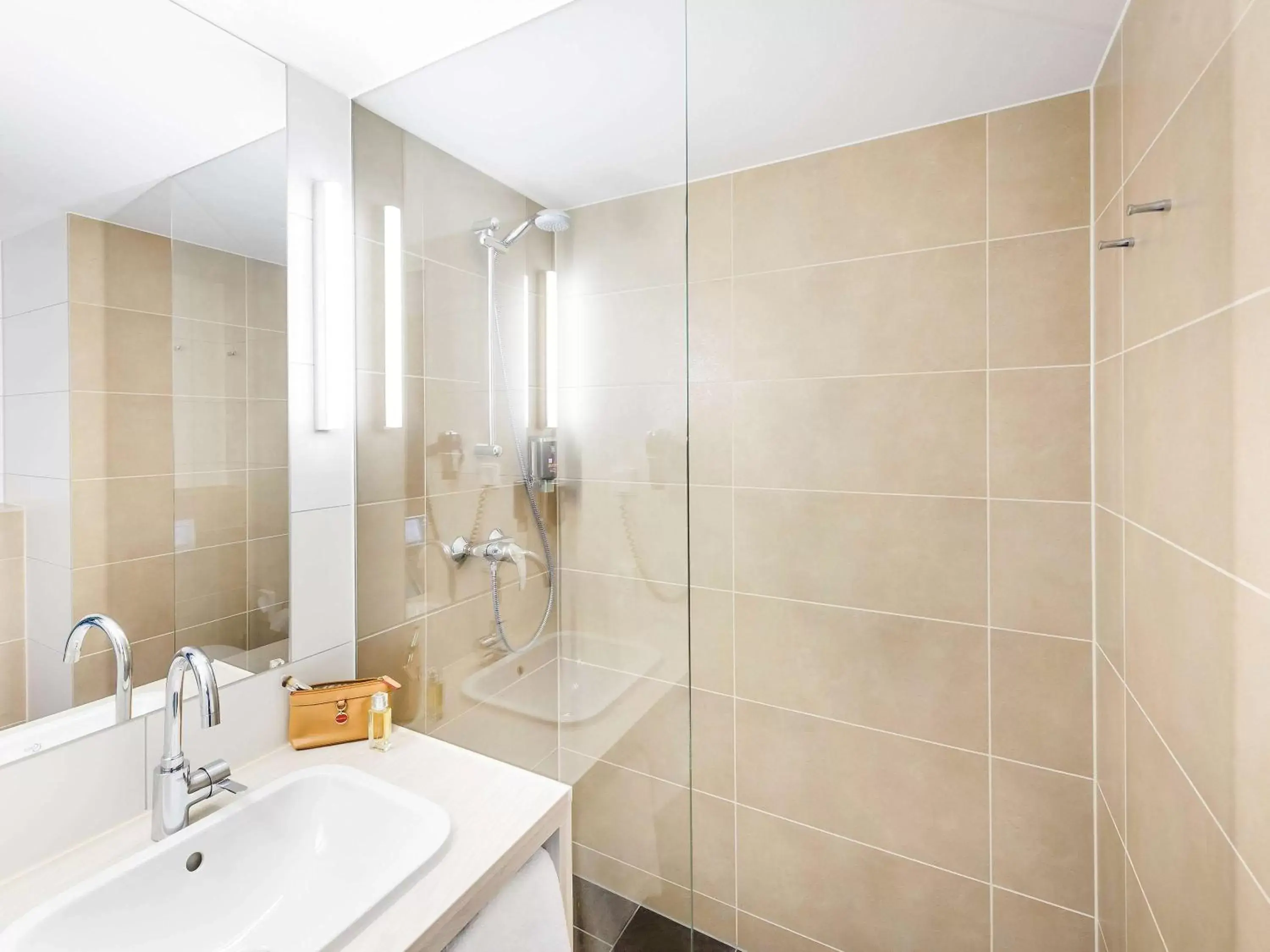 Photo of the whole room, Bathroom in Ibis Styles Konstanz