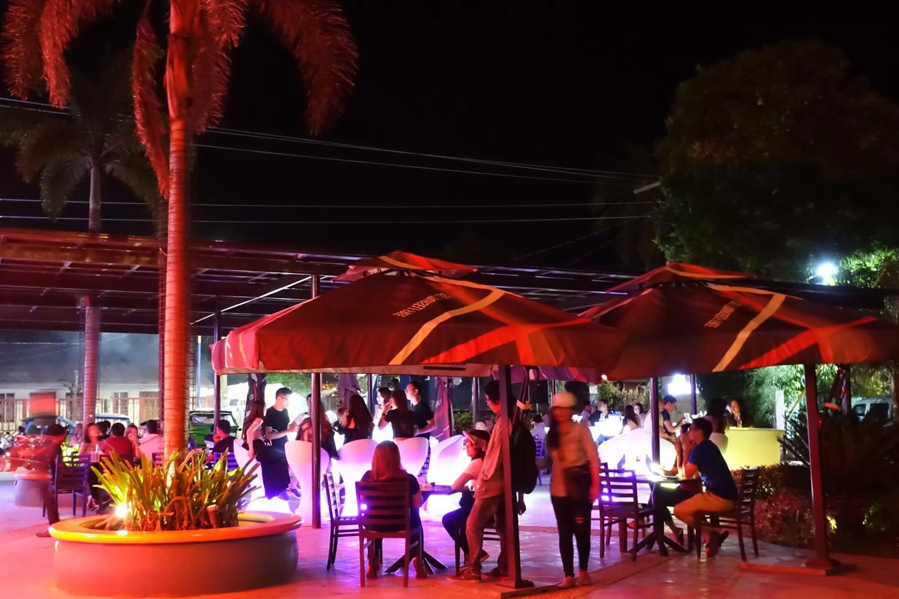 Evening entertainment in One Manalo Place