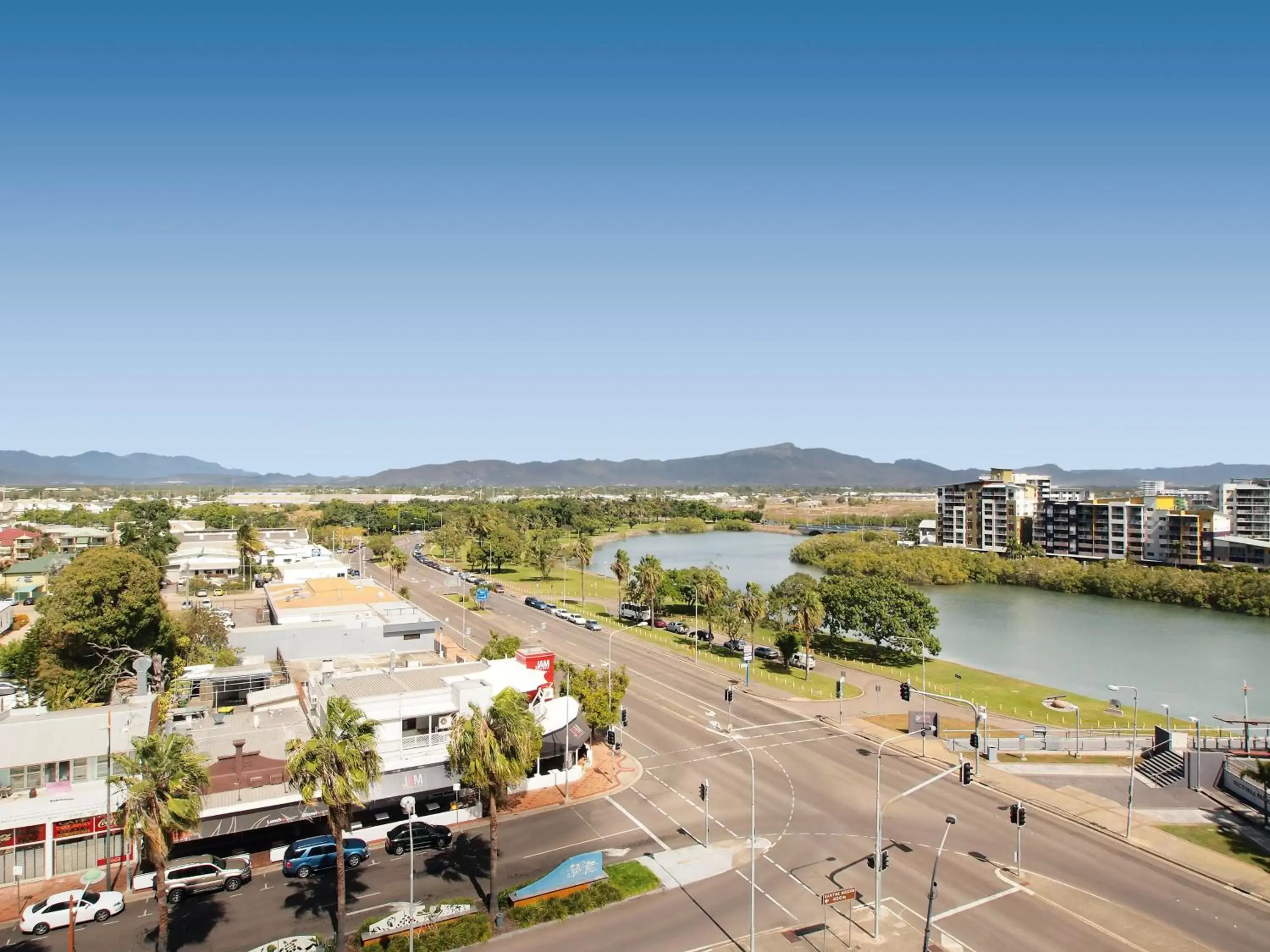 Area and facilities in Oaks Townsville Gateway Suites