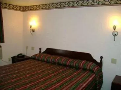 Bed in Passport Inn & Suites Chaplin