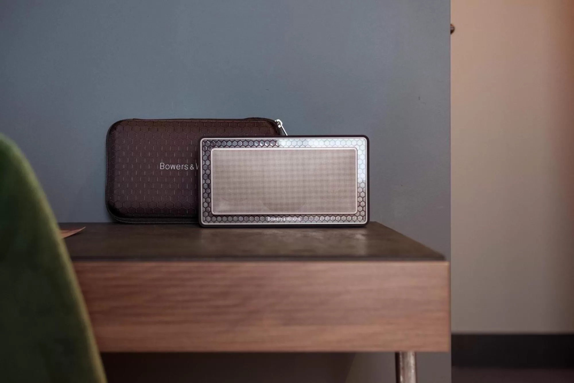 TV and multimedia in U Eat & Sleep Antwerp