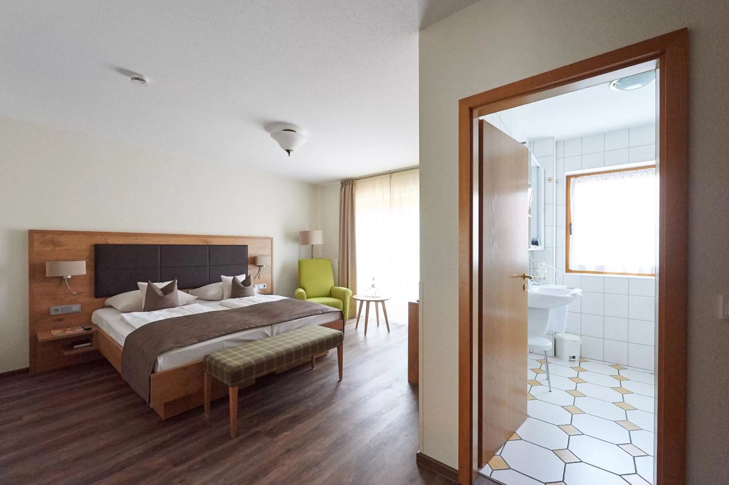 Photo of the whole room, Bed in Fetzers Landhotel