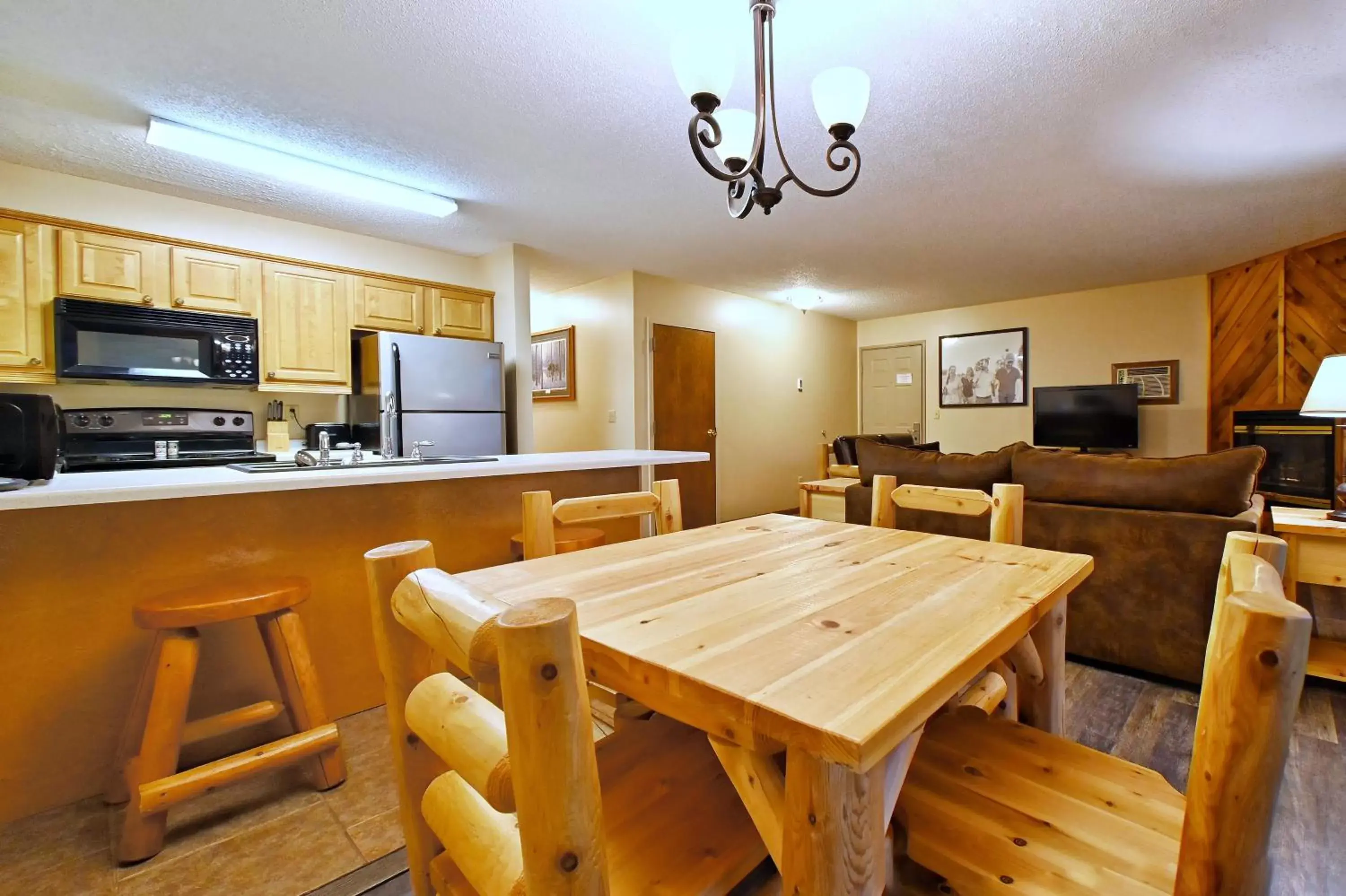 Dining Area in Pine Mountain Resort