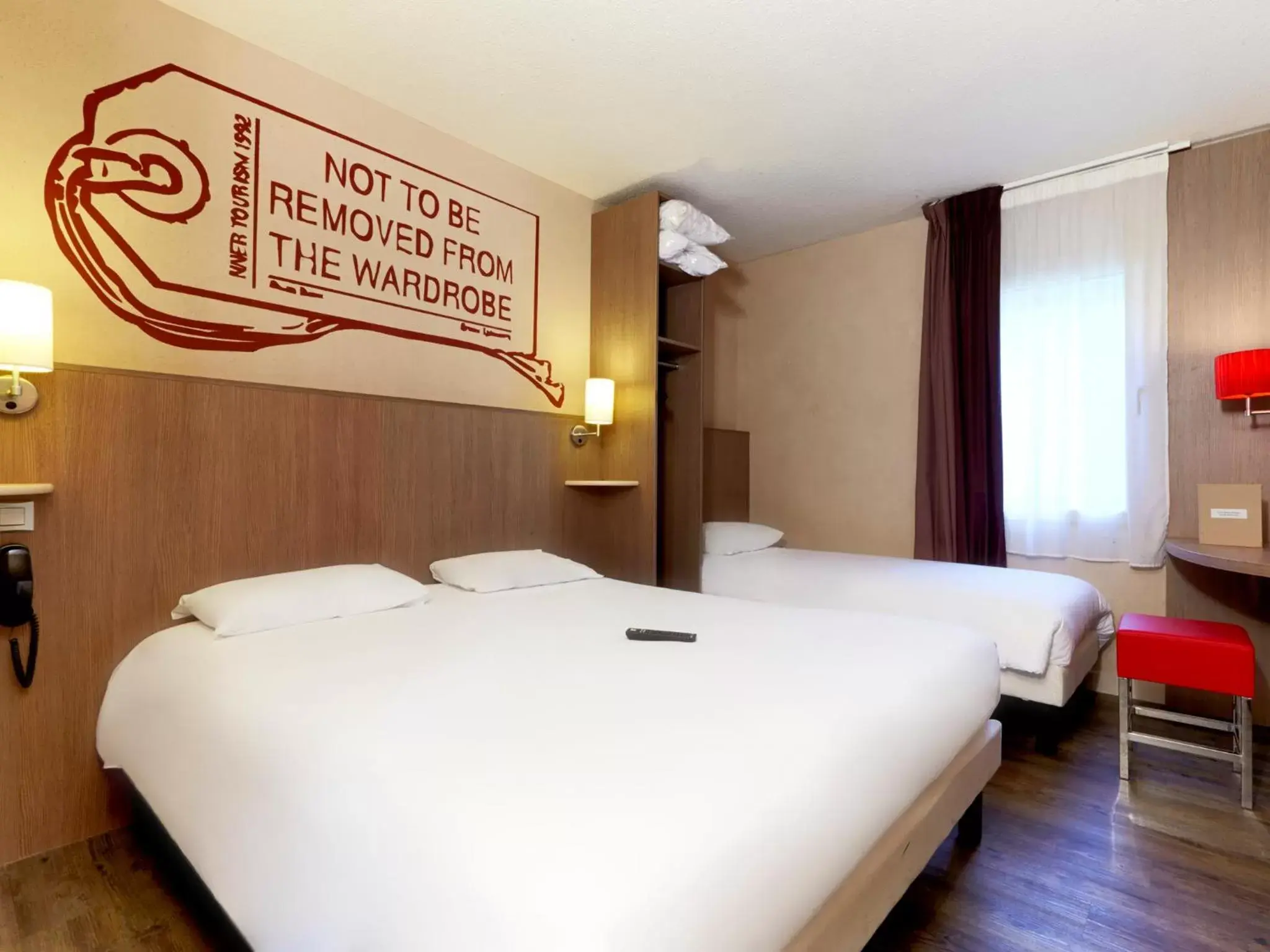 Shower, Bed in Kyriad Cholet