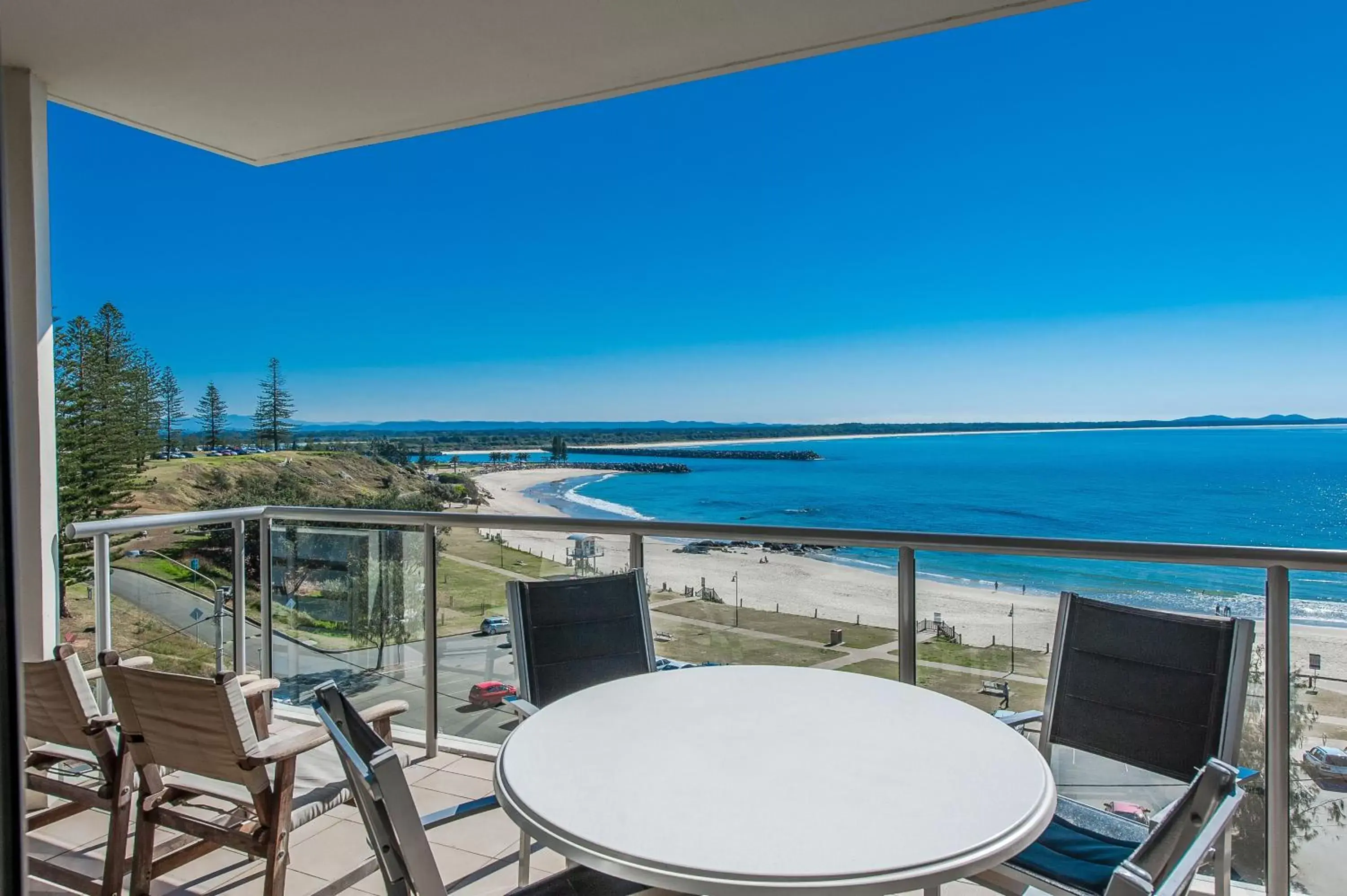 One-Bedroom Apartment with Ocean View in Sandcastle Apartments One-Bedroom Apartment with Ocean View in Sandcastle Apartments