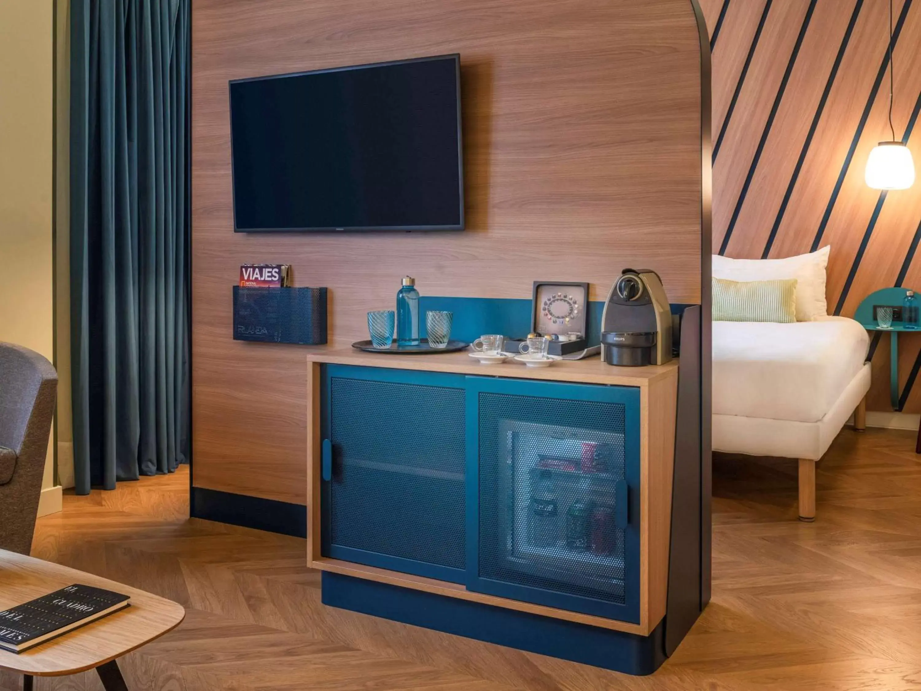 Photo of the whole room, TV/Entertainment Center in Ibis Styles Madrid City Las Ventas
