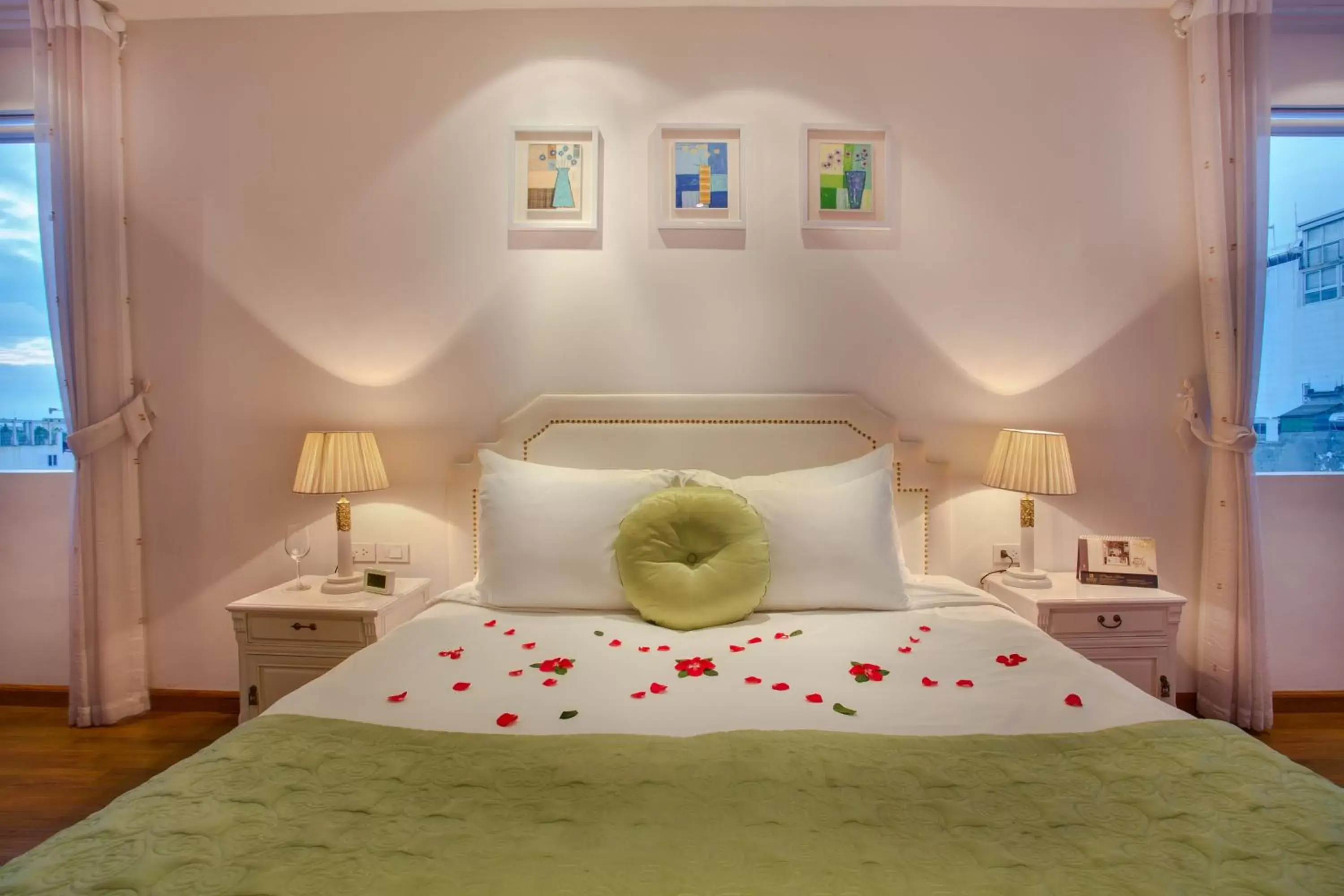 Bedroom, Bed in Mercury Central Hotel Hanoi