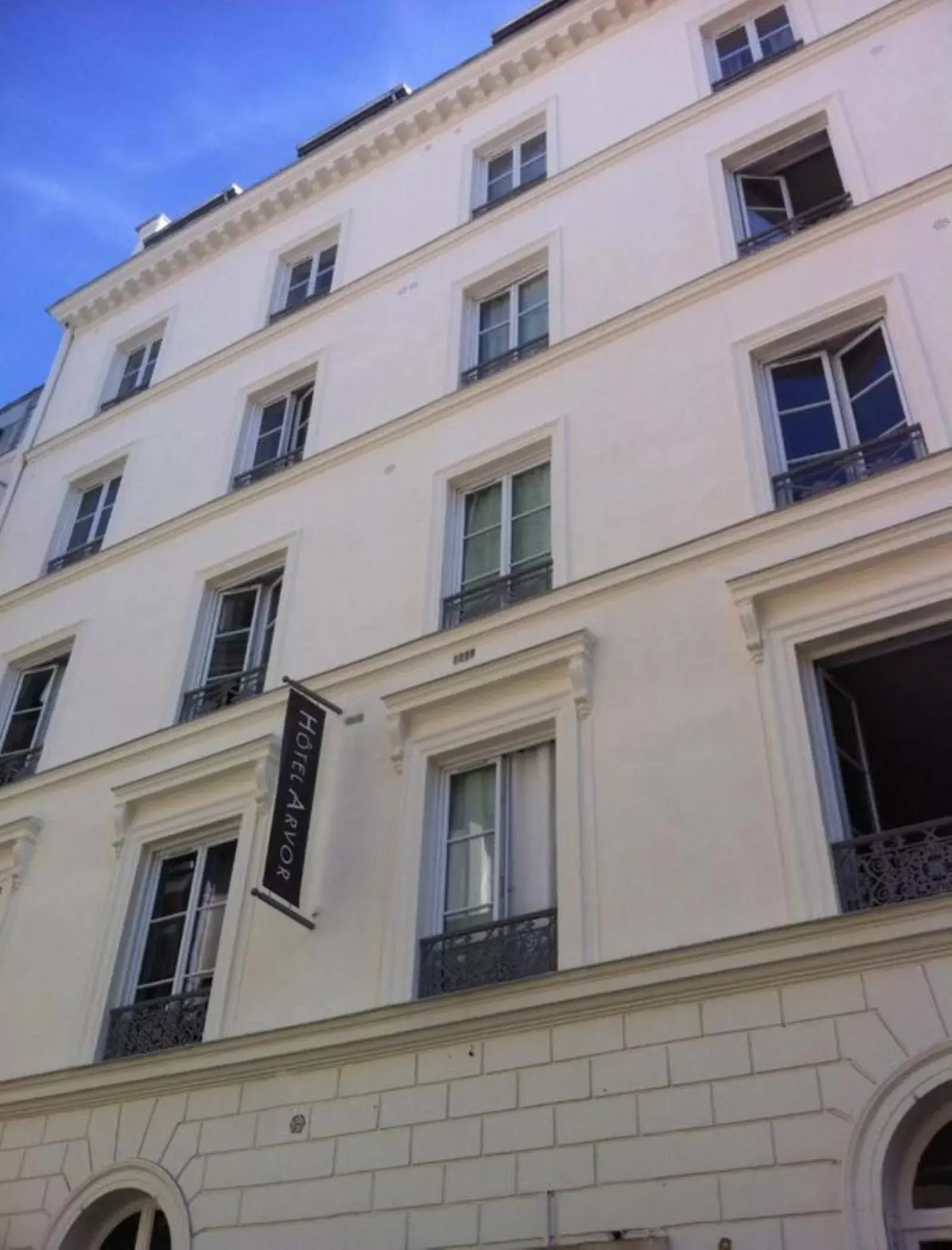 Facade/entrance, Property Building in Hôtel Arvor Saint Georges