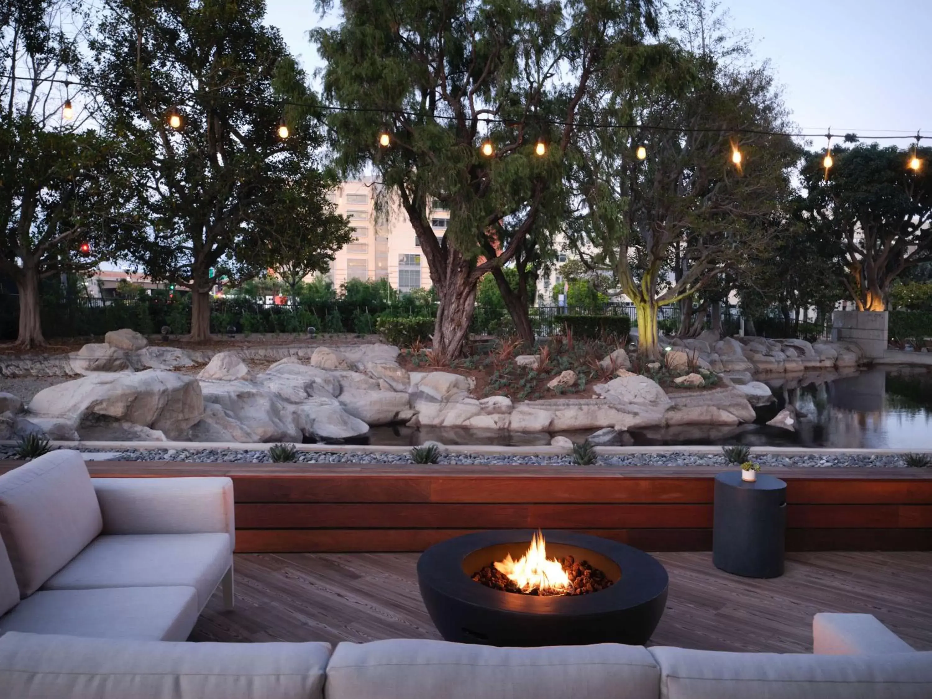 Patio in Hotel Fera Anaheim, a DoubleTree by Hilton Hotel