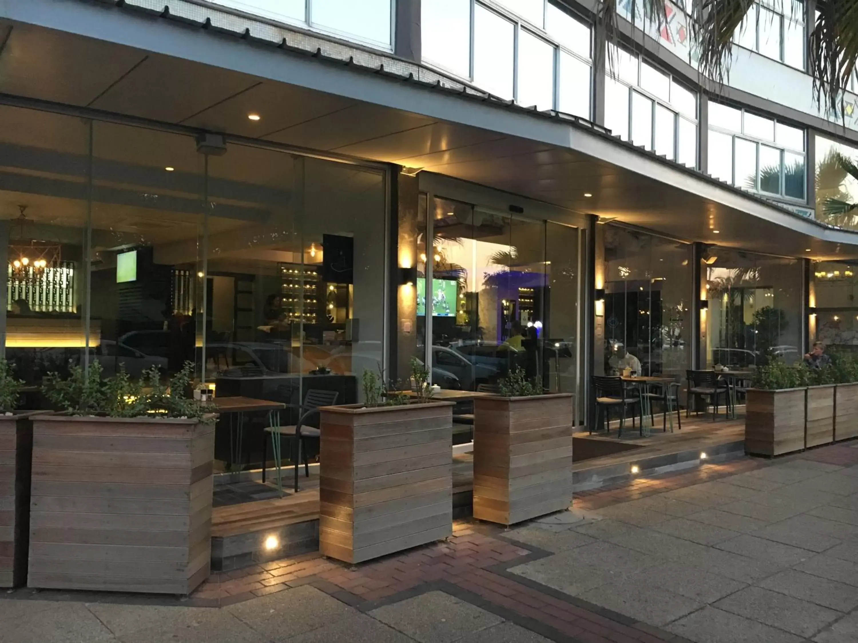 Restaurant/places to eat in Belaire Suites Hotel