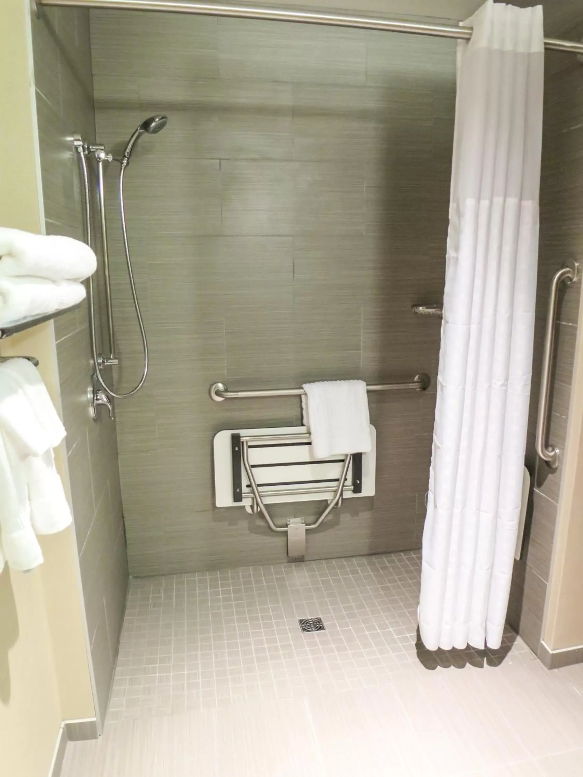 Bathroom in Comfort Suites Regina