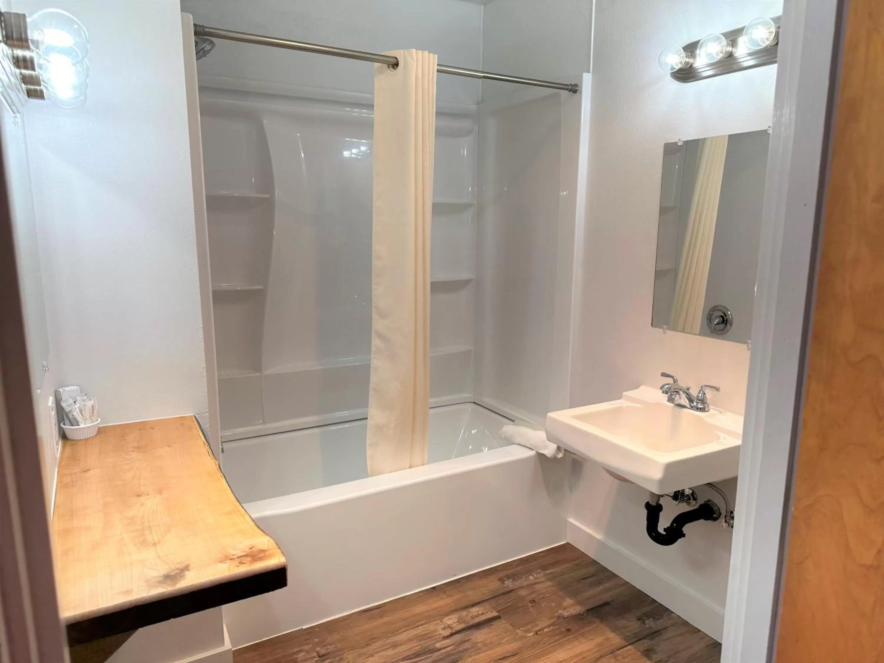 Bathroom in Myrtle Lane Inn