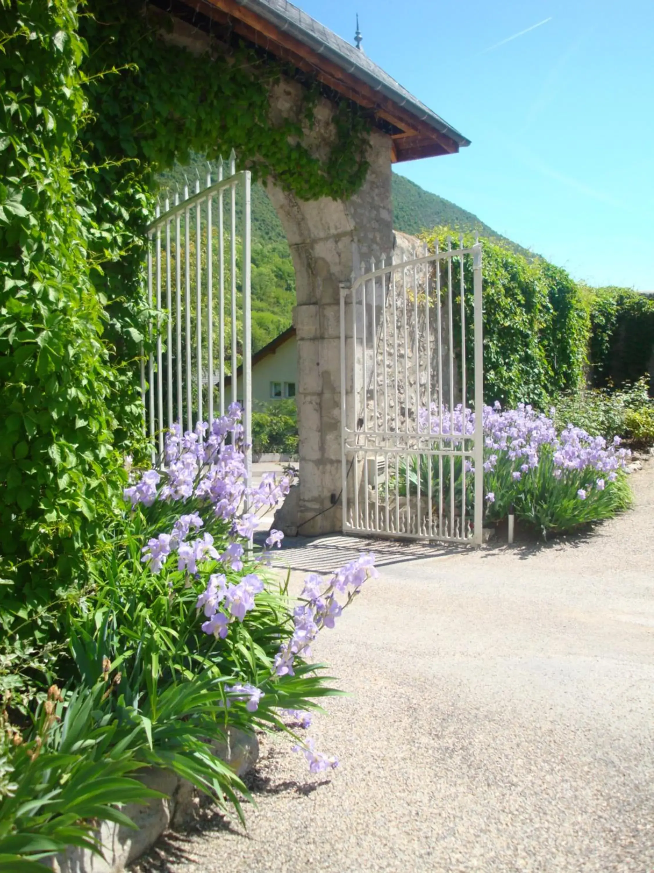 Facade/entrance, Property Building in Château des Comtes de Challes