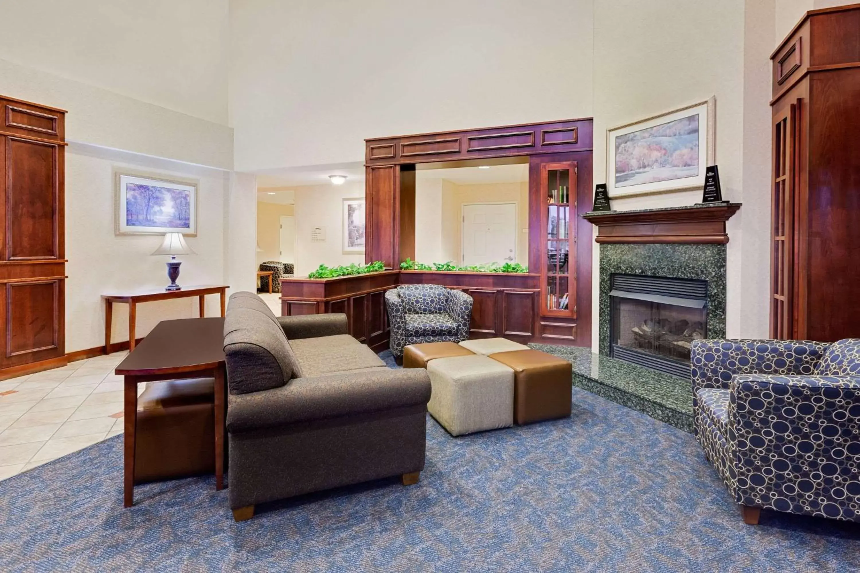 Lobby or reception, Seating Area in Baymont by Wyndham Grand Rapids SW/Byron Center