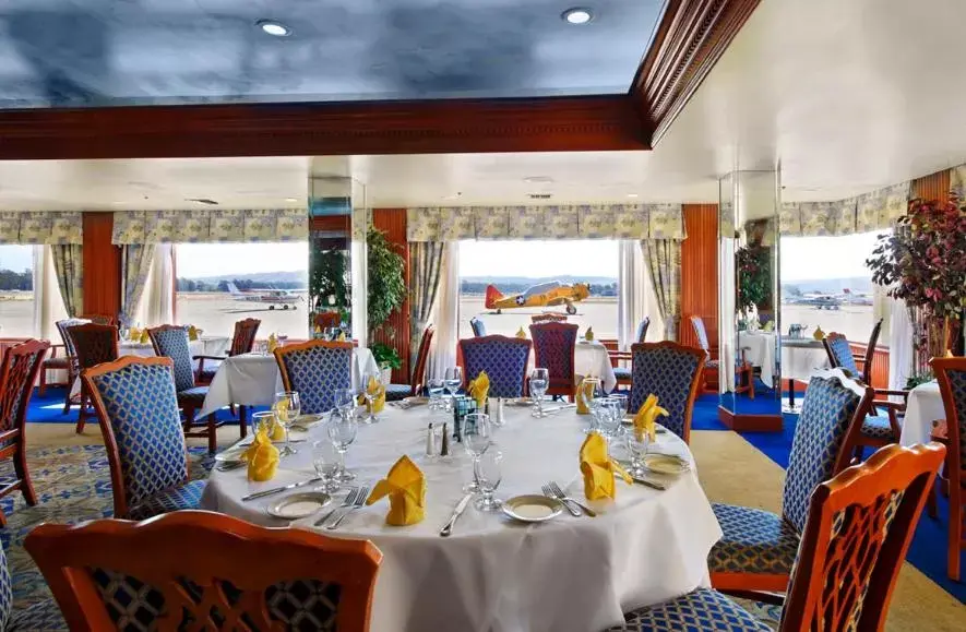 Banquet/Function facilities, Restaurant/Places to Eat in Radisson Hotel Santa Maria