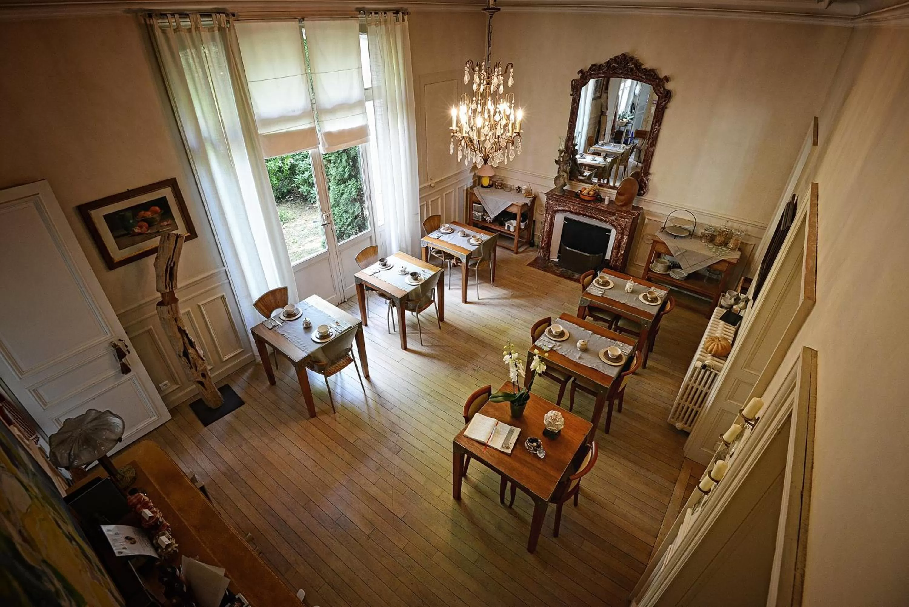 Restaurant/places to eat in Hotel Le Clos Raymi