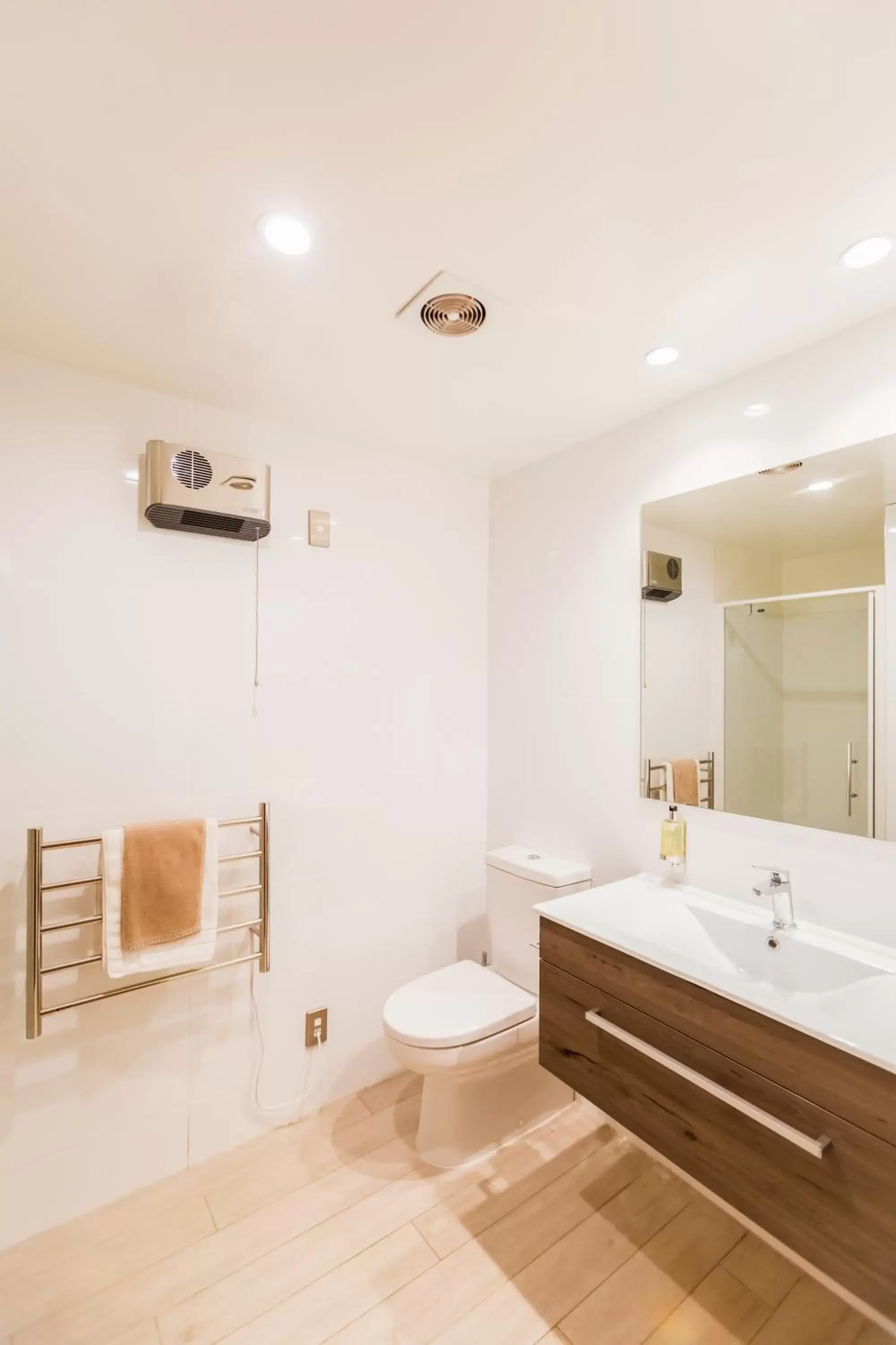 Bathroom in Cranbury Court Apartments