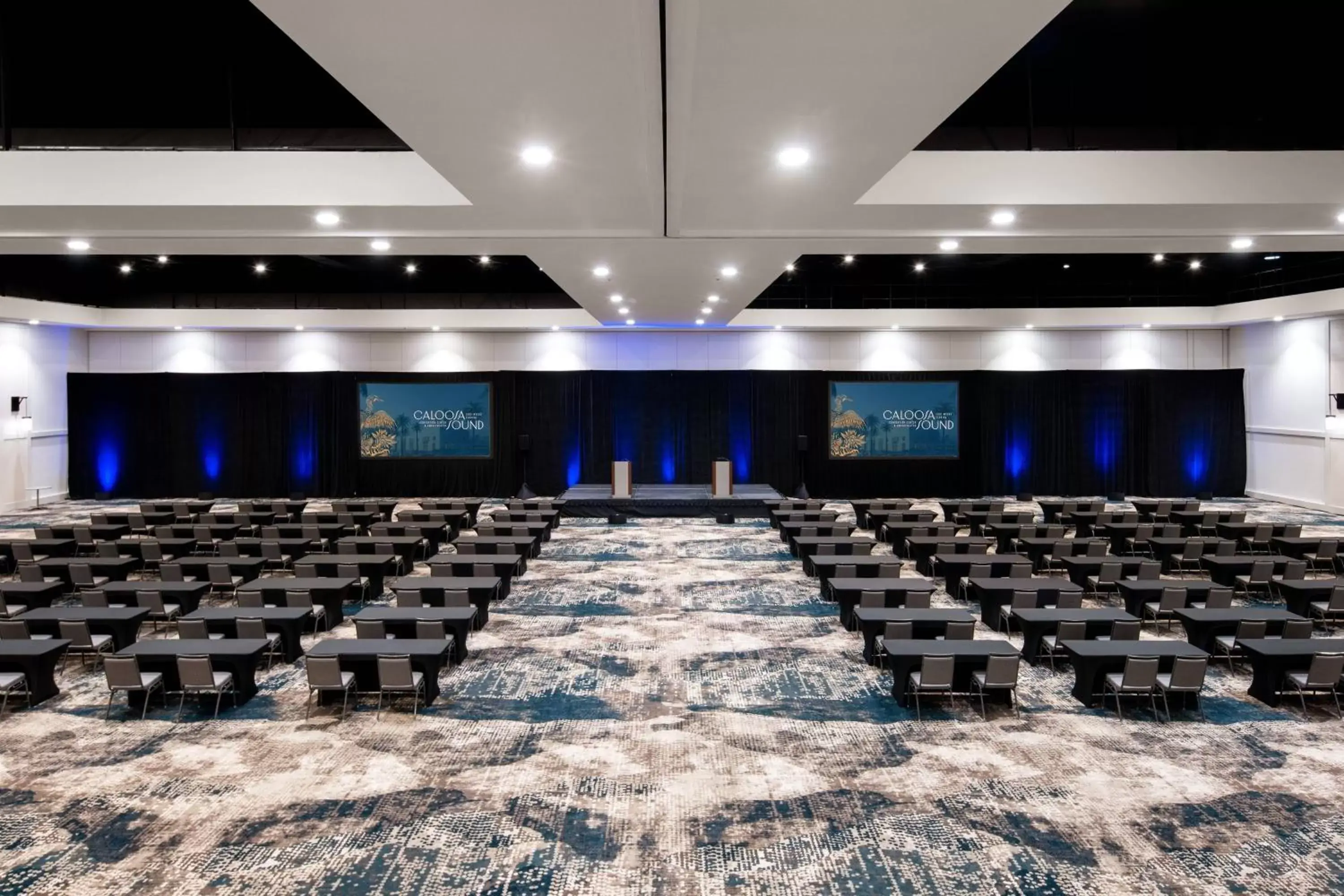 Meeting/conference room in Luminary Hotel & Co., Autograph Collection