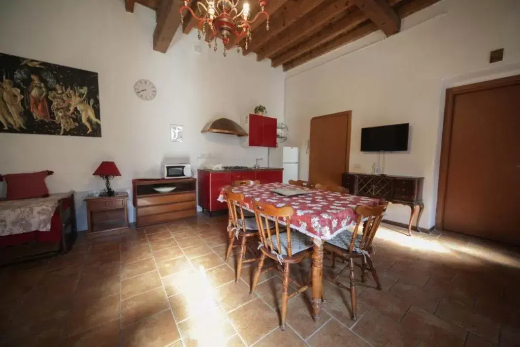 Dining Area in Antica Corte Milanese