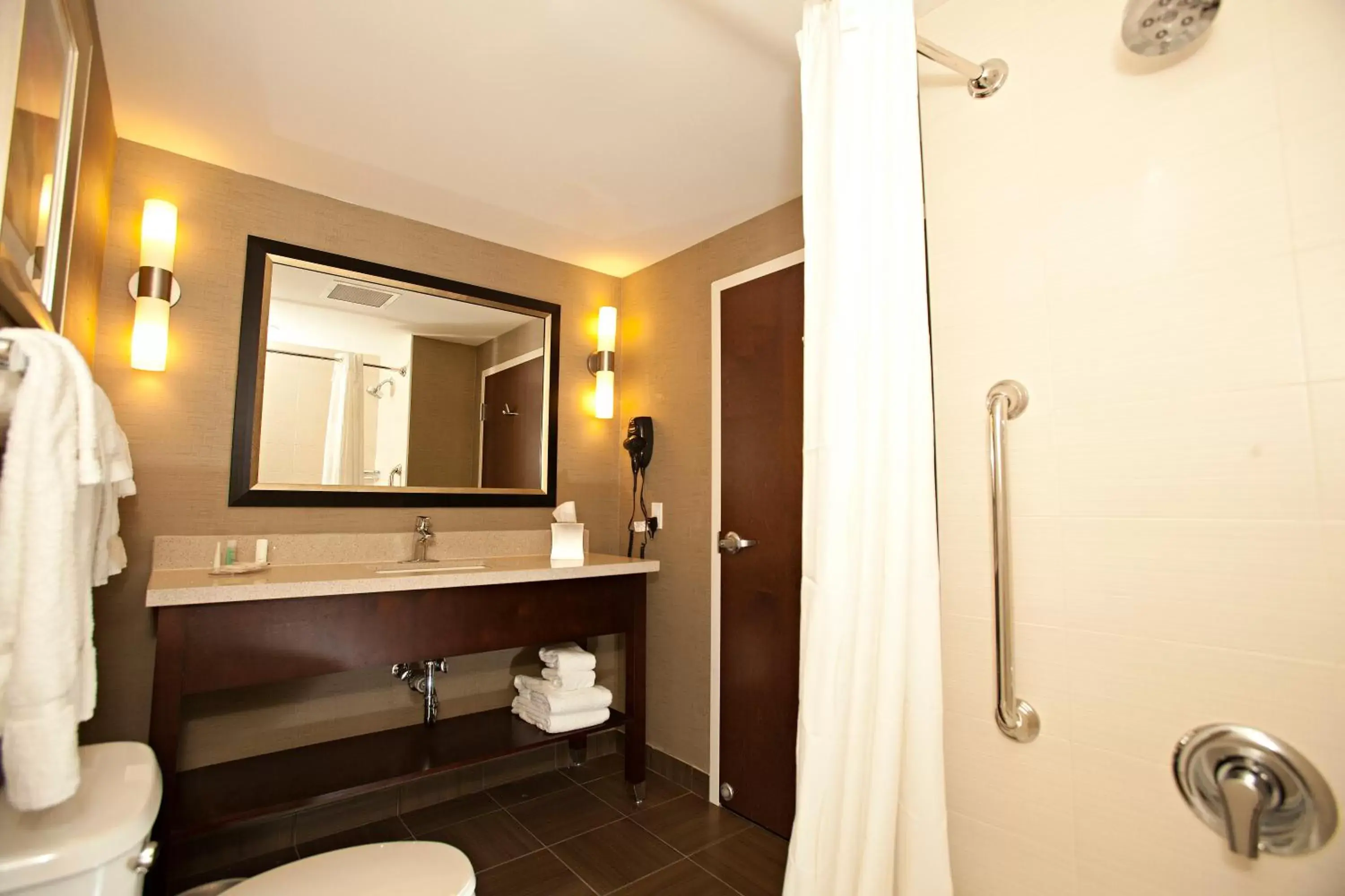 Queen Suite with Two Queen Beds in Comfort Suites Miami Airport North